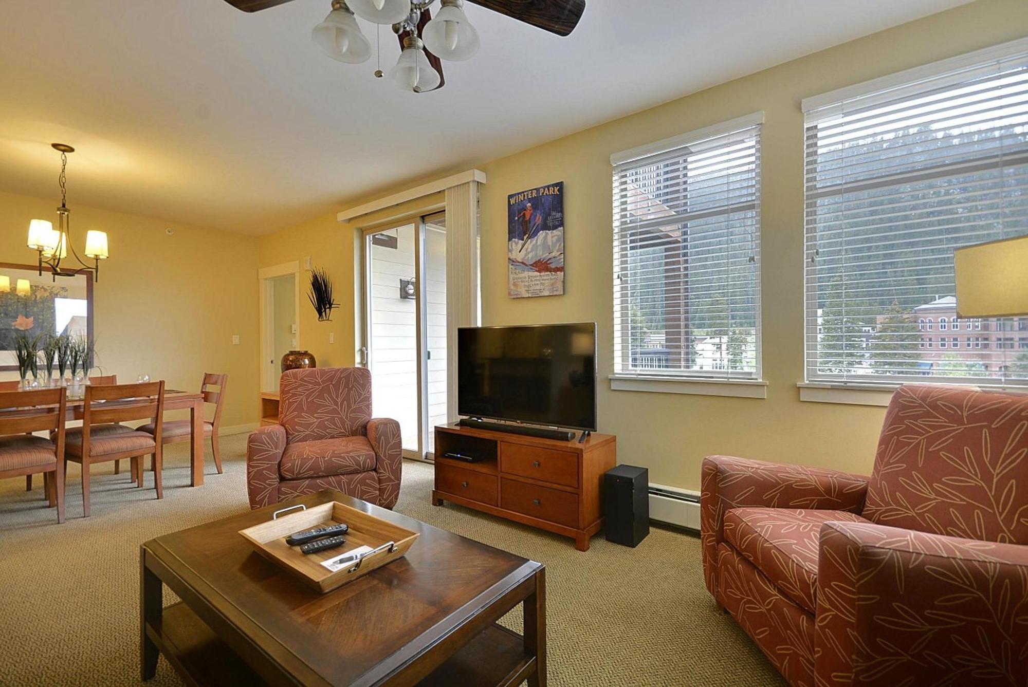 Holiday home Ski-out Luxury Condo: Mountain Views & Hot Tub Retreat