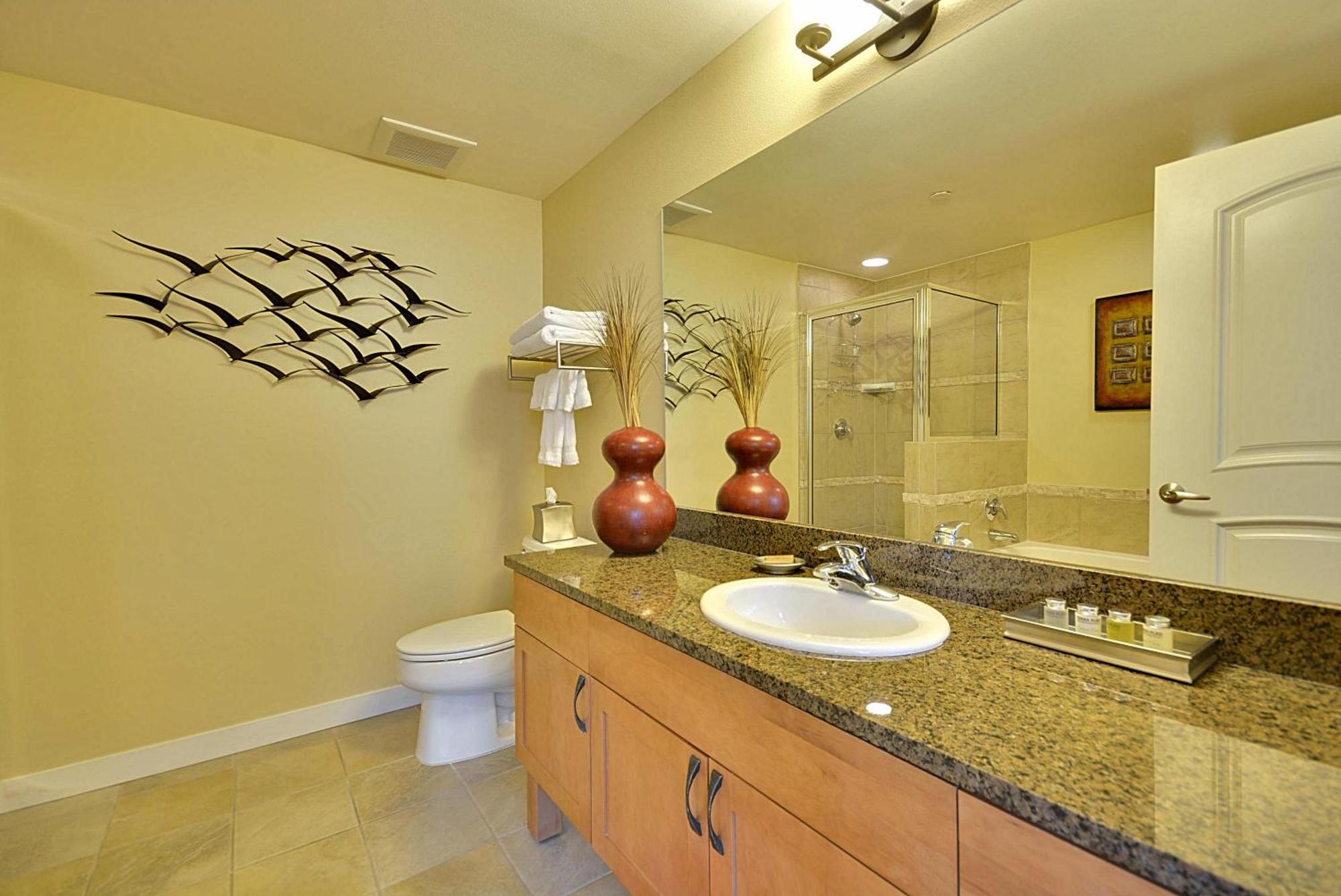 Holiday home Ski-out Luxury Condo: Mountain Views & Hot Tub Retreat