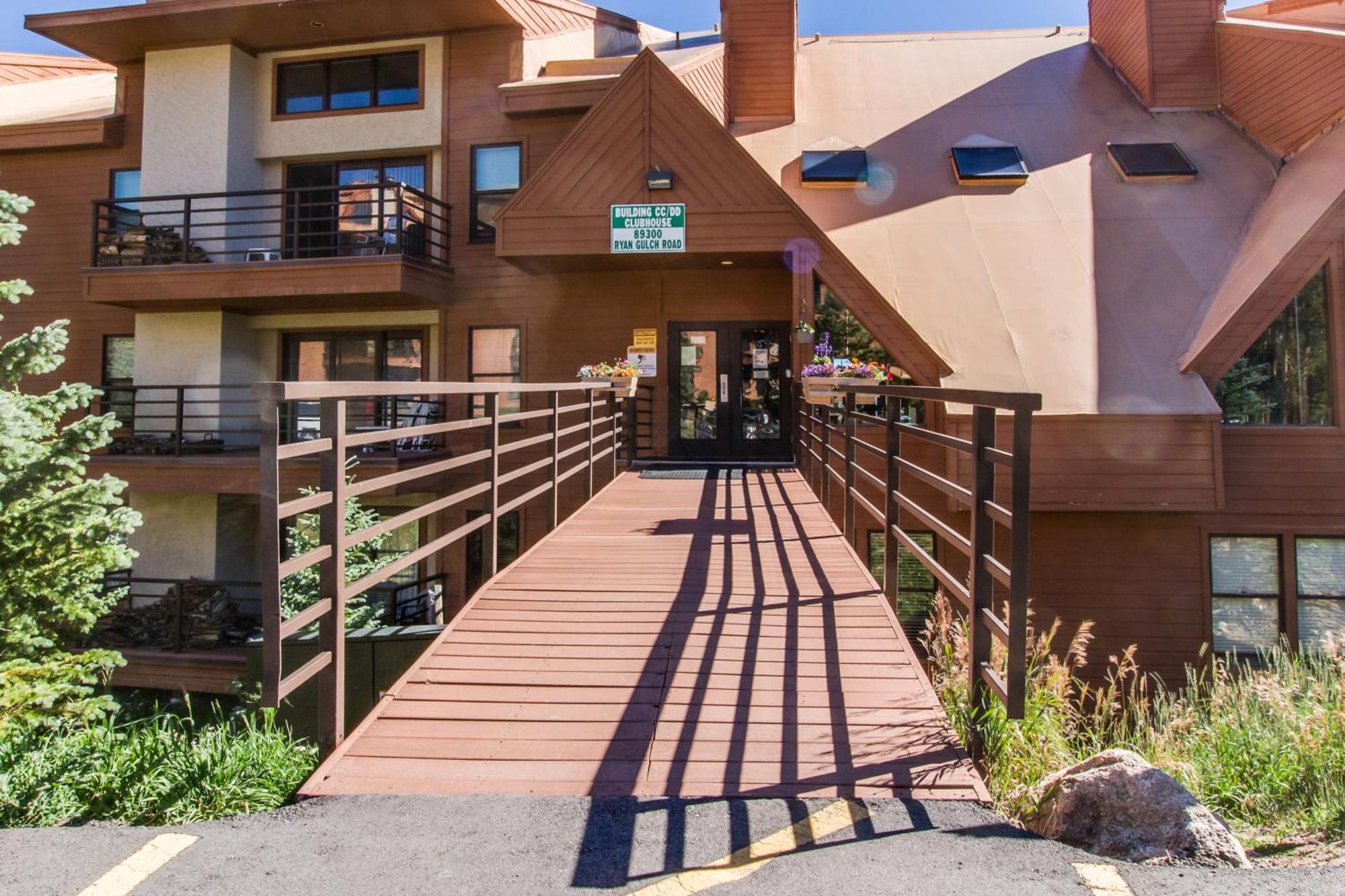 Apartment Buffalo Village & Treetop Hideaway *