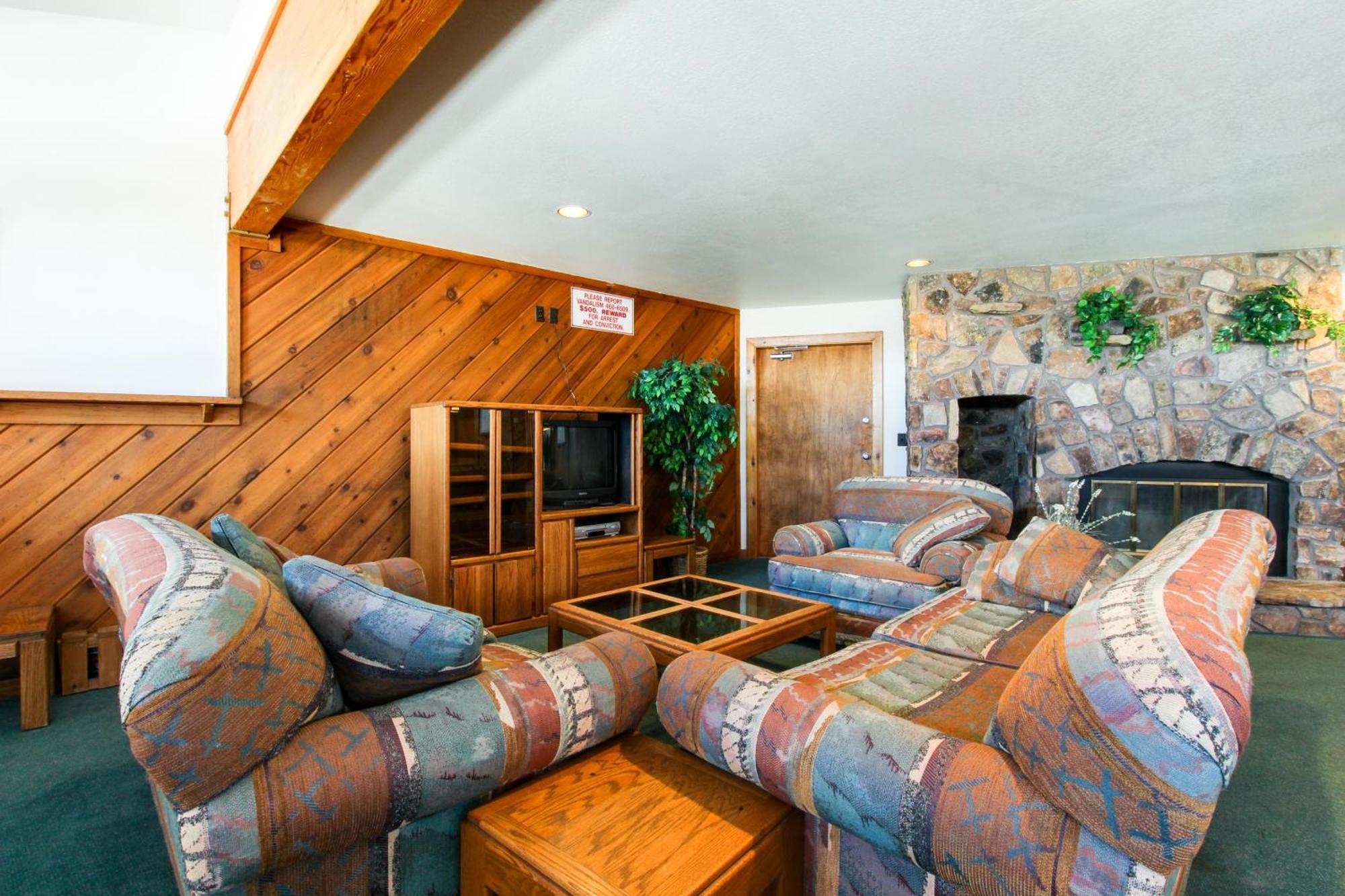 Buffalo Village & Treetop Hideaway Silverthorne
