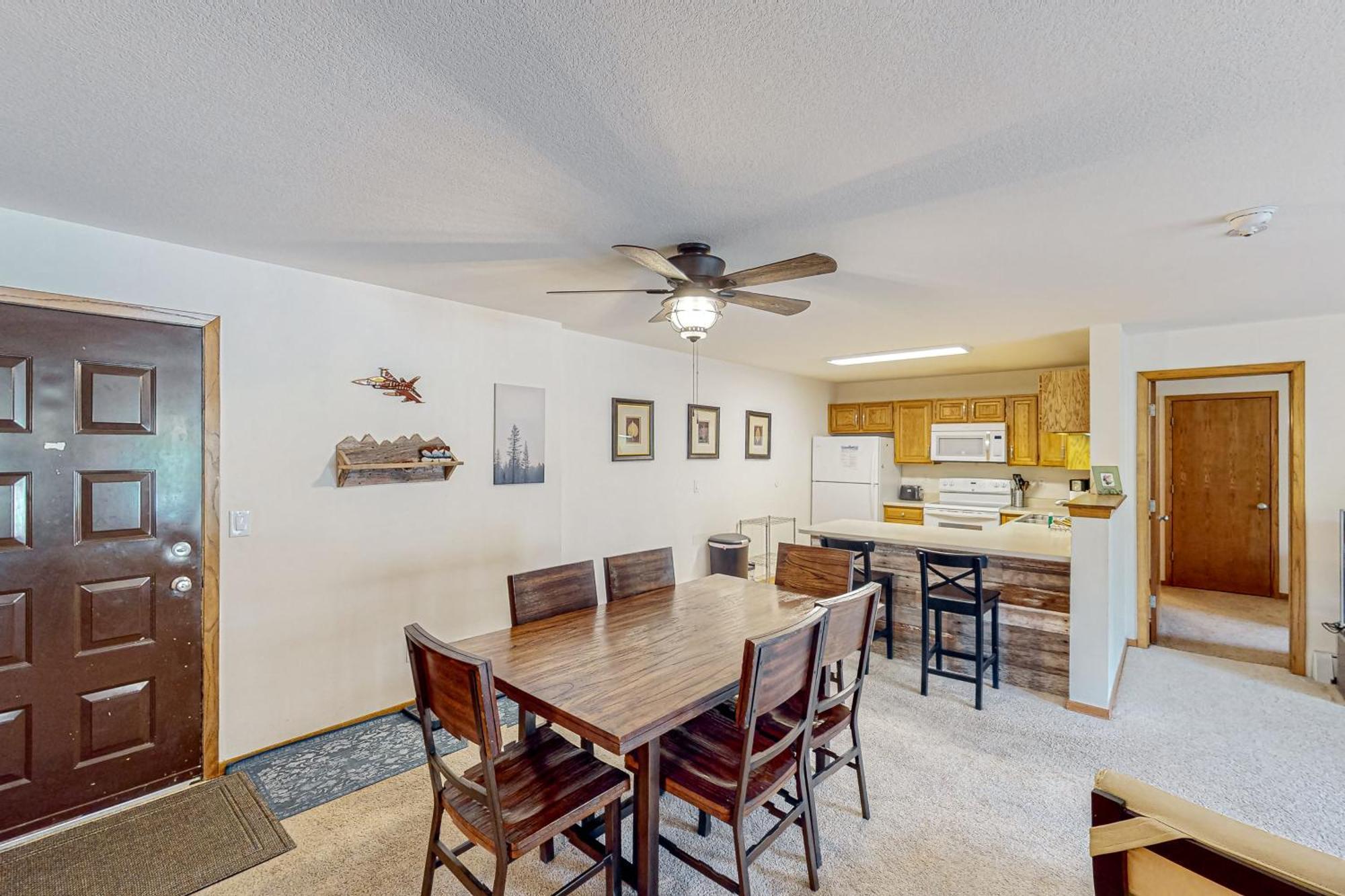 Buffalo Village & Treetop Hideaway Apartment *