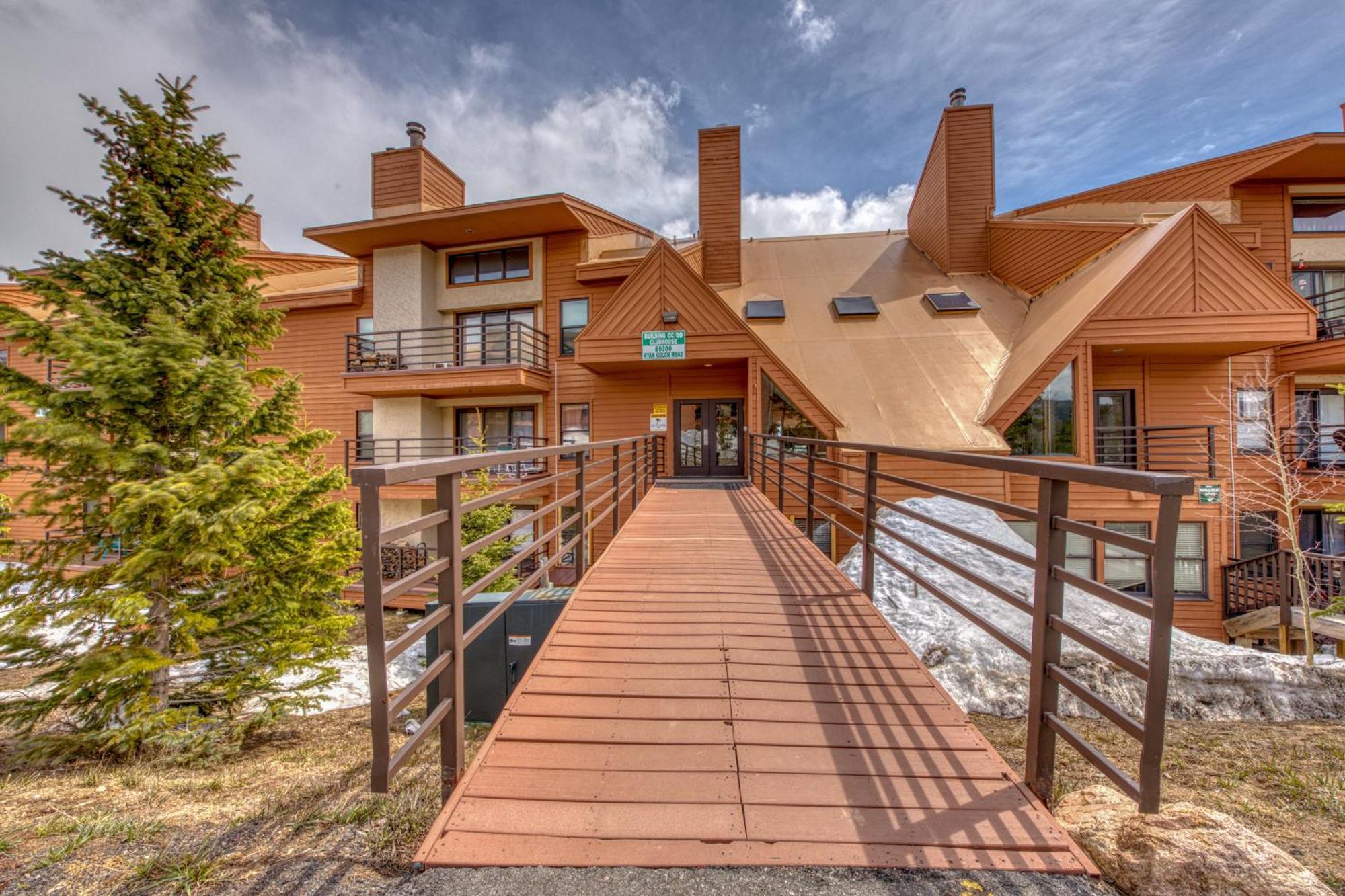 Buffalo Village & Treetop Hideaway Silverthorne