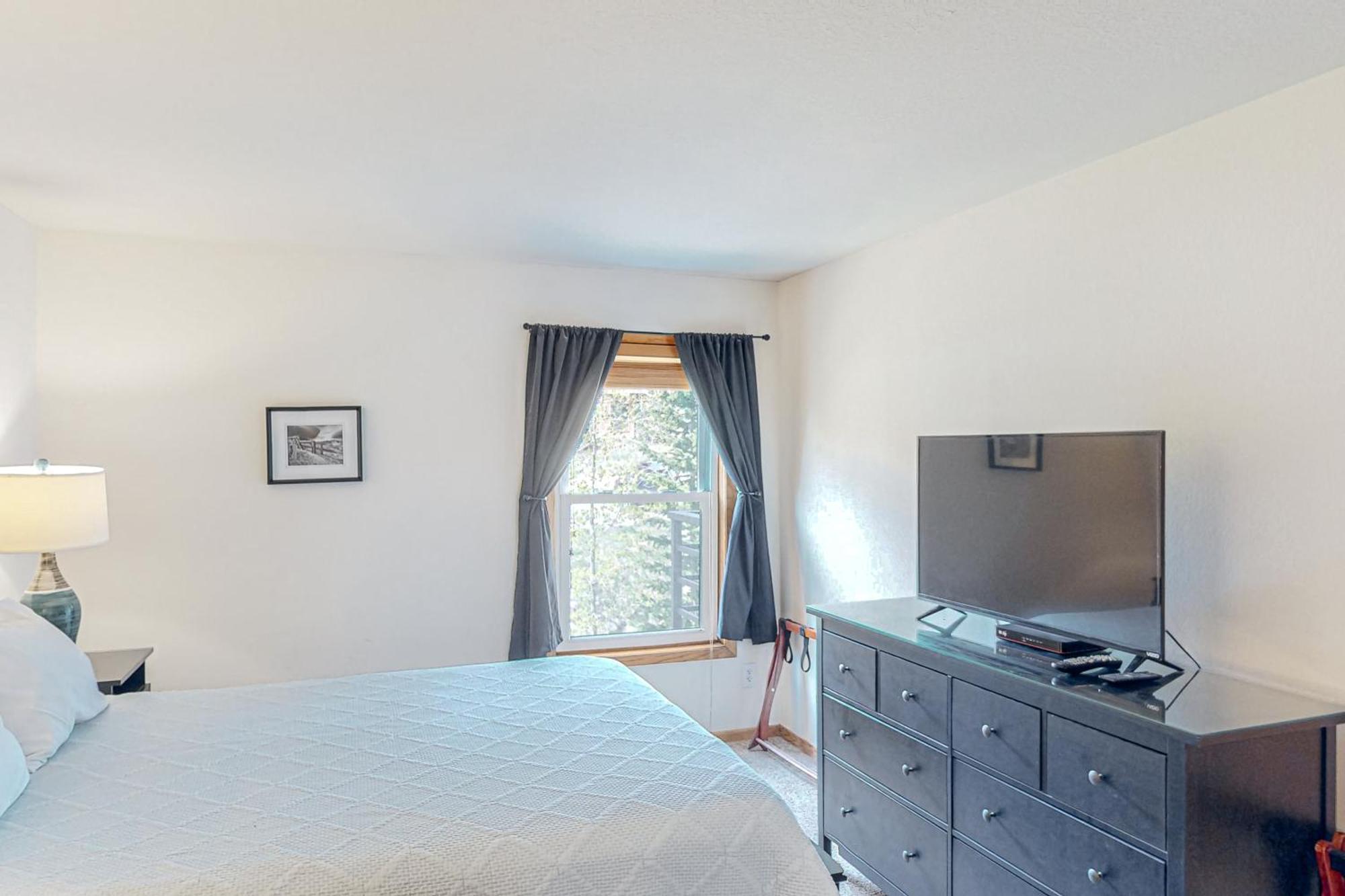 Buffalo Village & Treetop Hideaway Apartment