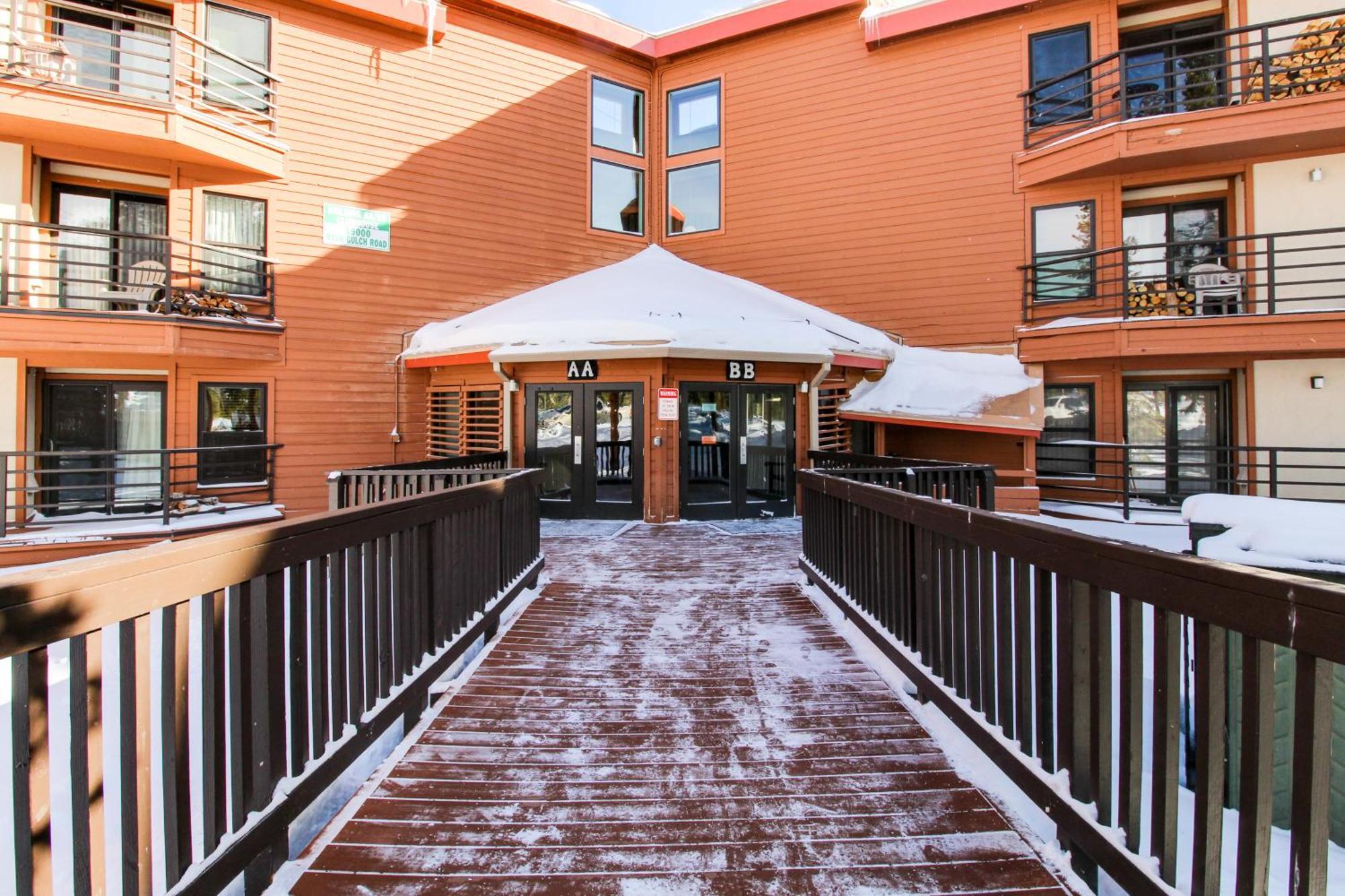 Buffalo Village & Treetop Hideaway Silverthorne
