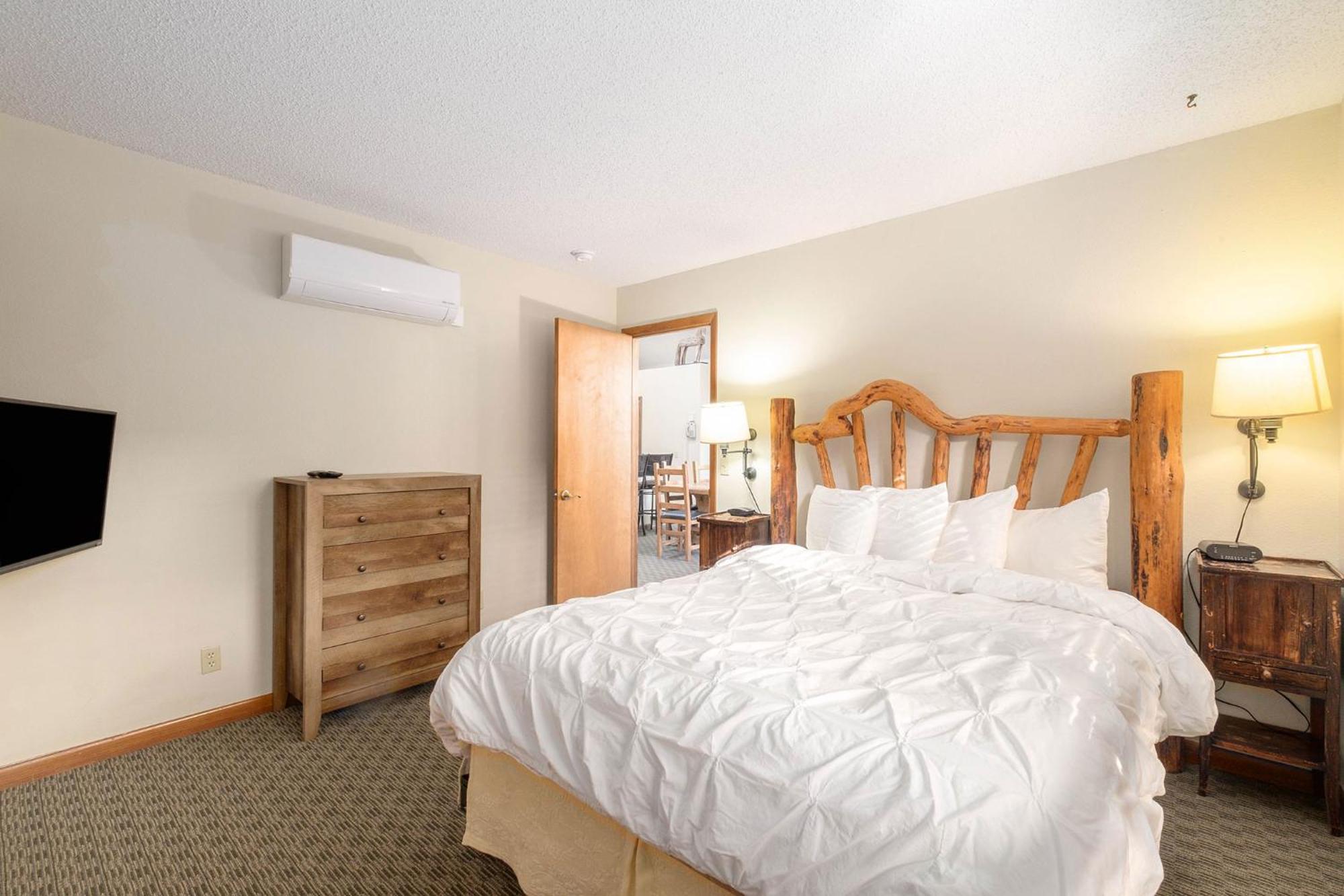 Hotel Boulder Brook On Fall River Estes Park