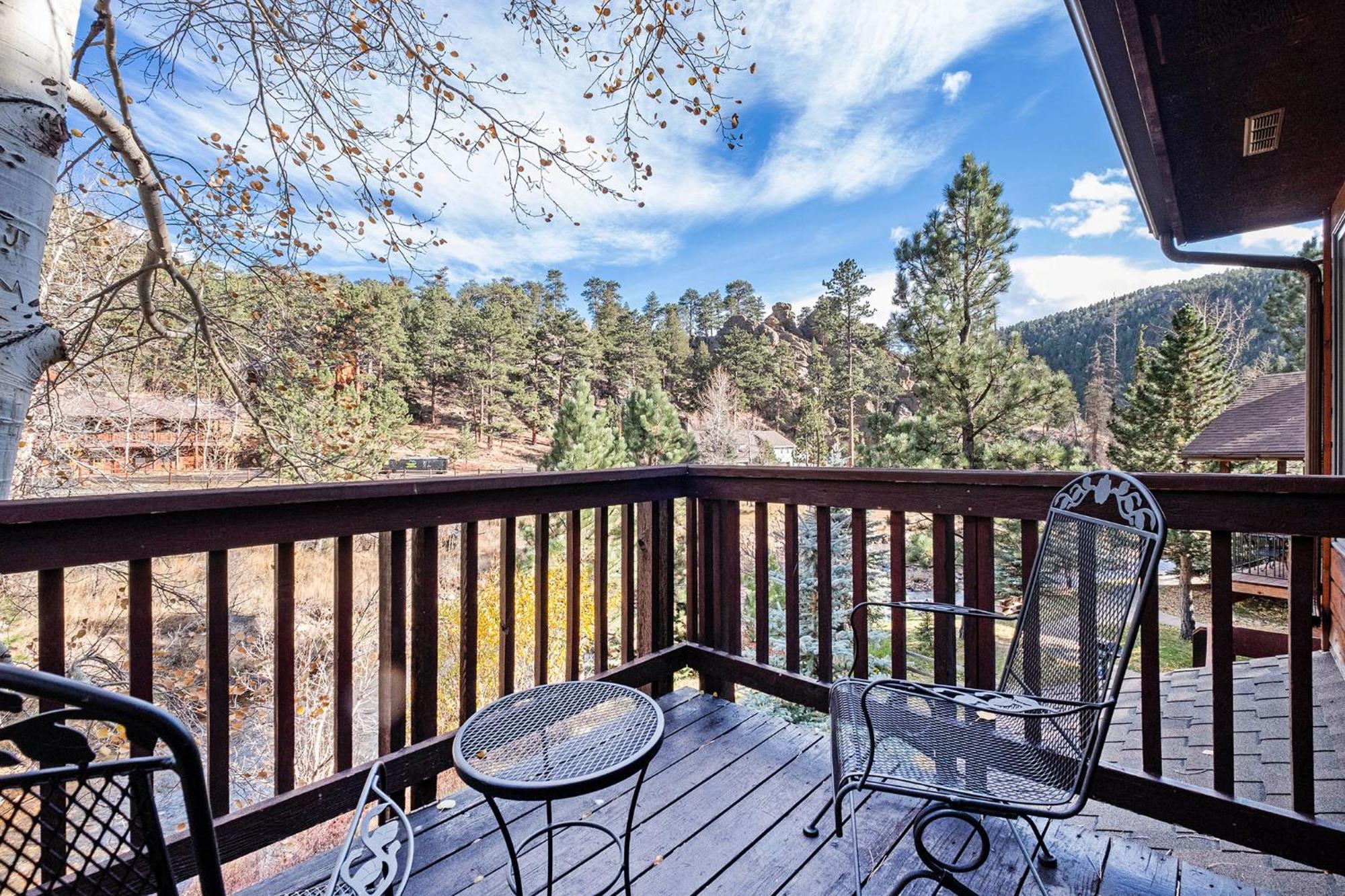 Hotel Boulder Brook On Fall River 3*