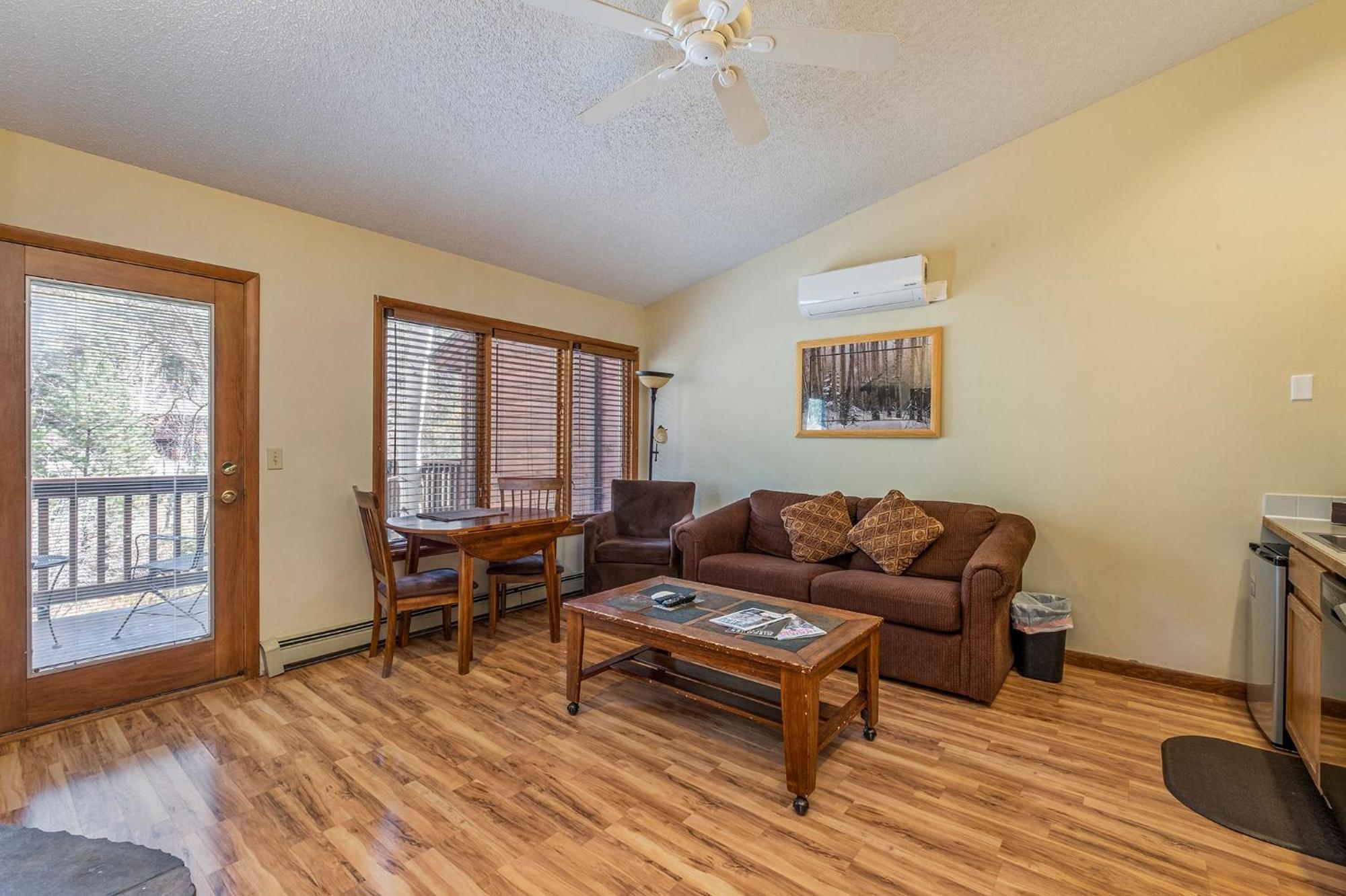 Hotel Boulder Brook On Fall River Estes Park