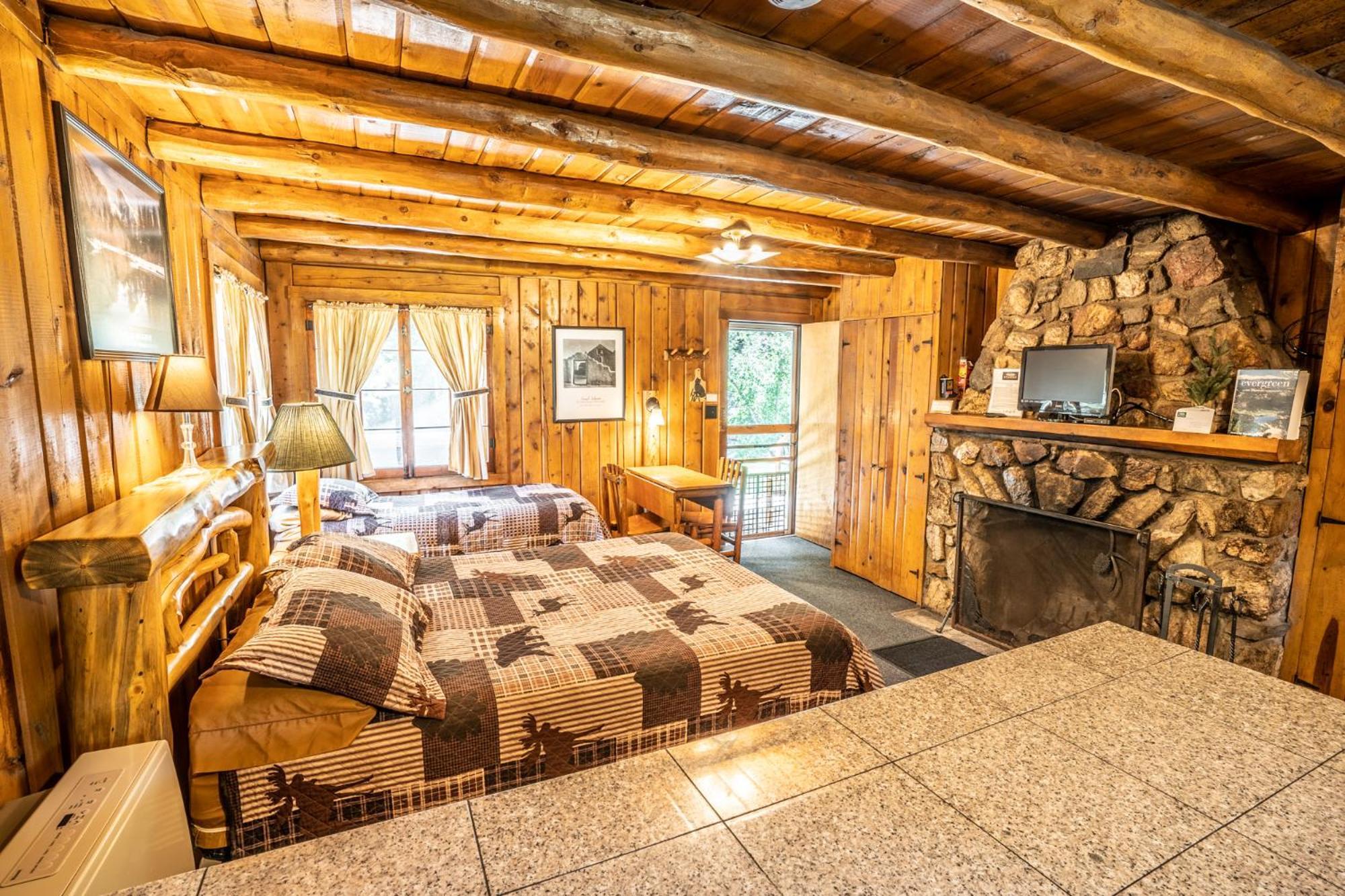 Colorado Bear Creek Lodge Evergreen