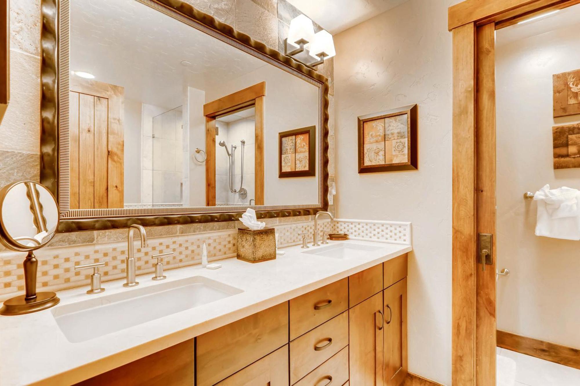 Water House On Main Street Apartment *