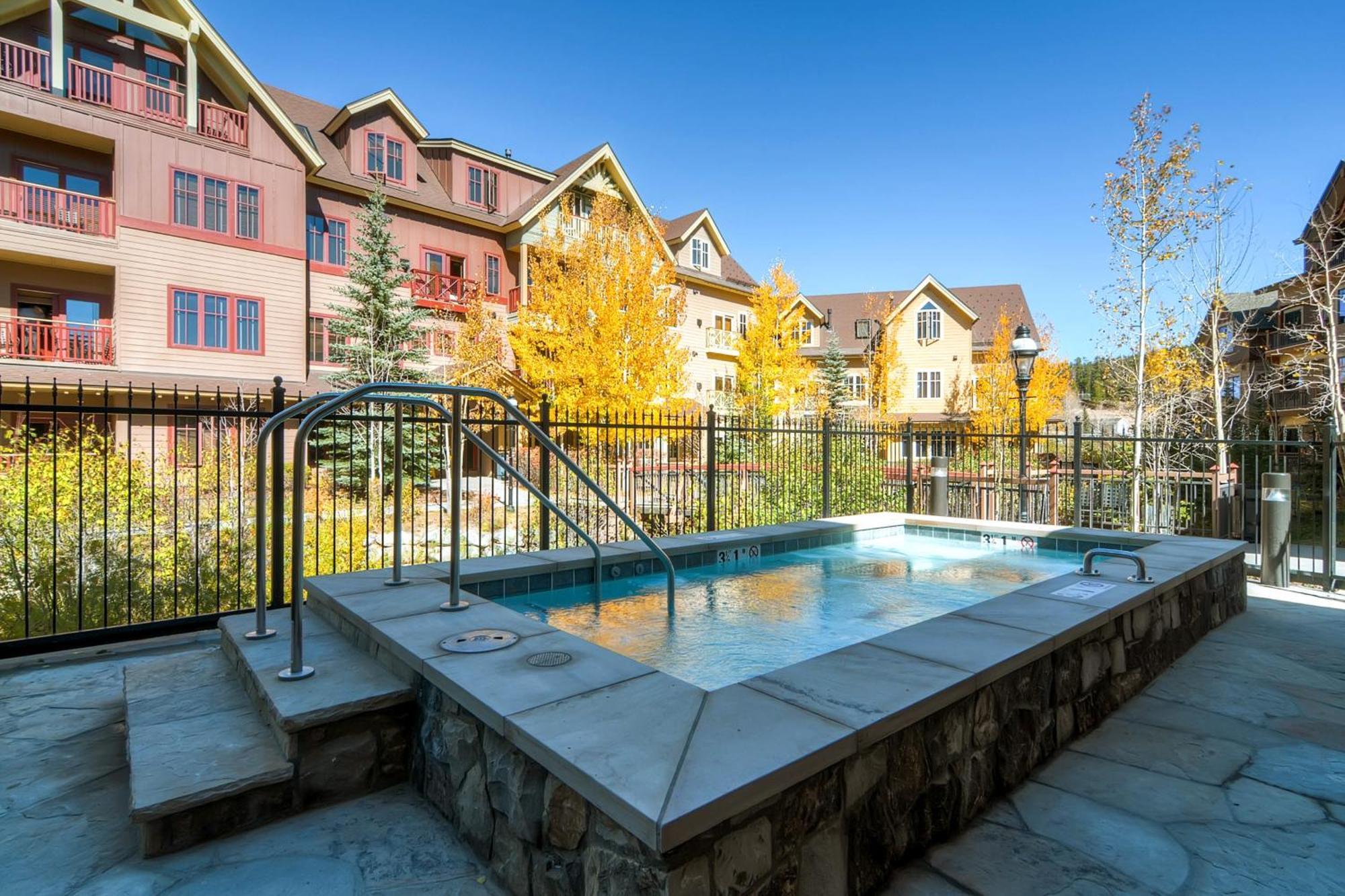 Water House On Main Street Apartment