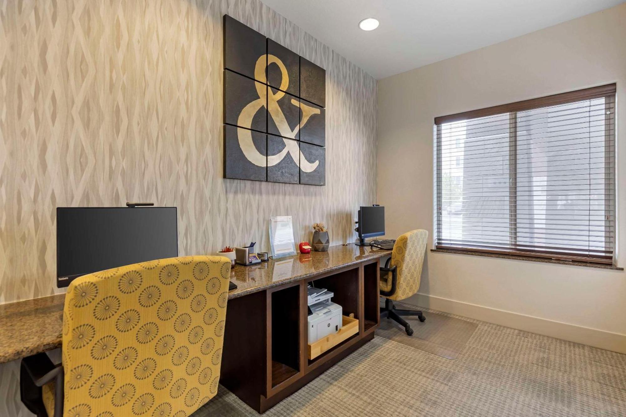 Hotel Comfort & Denver Ne Medical Center
