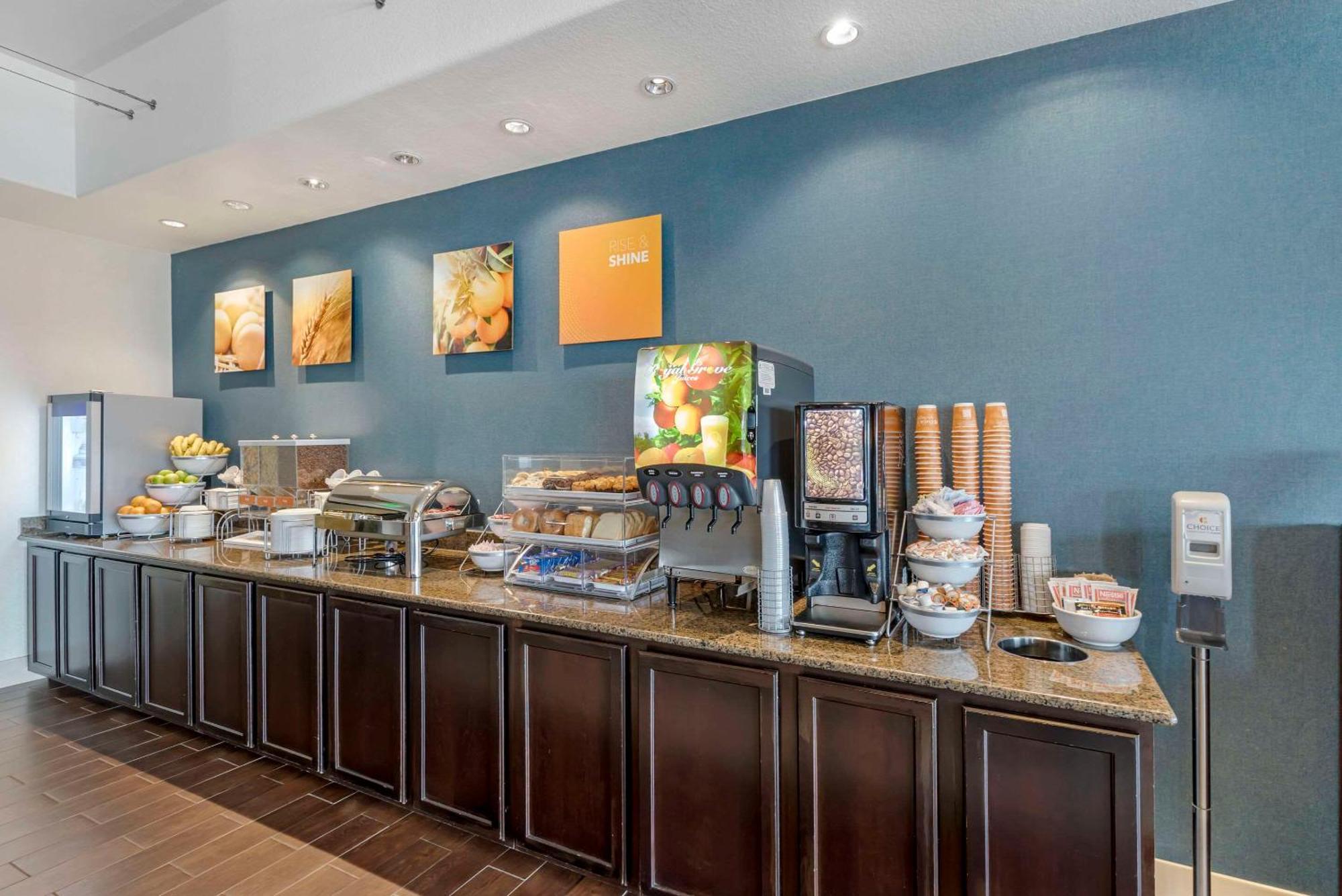 Hotel Comfort & Denver Ne Medical Center Brighton