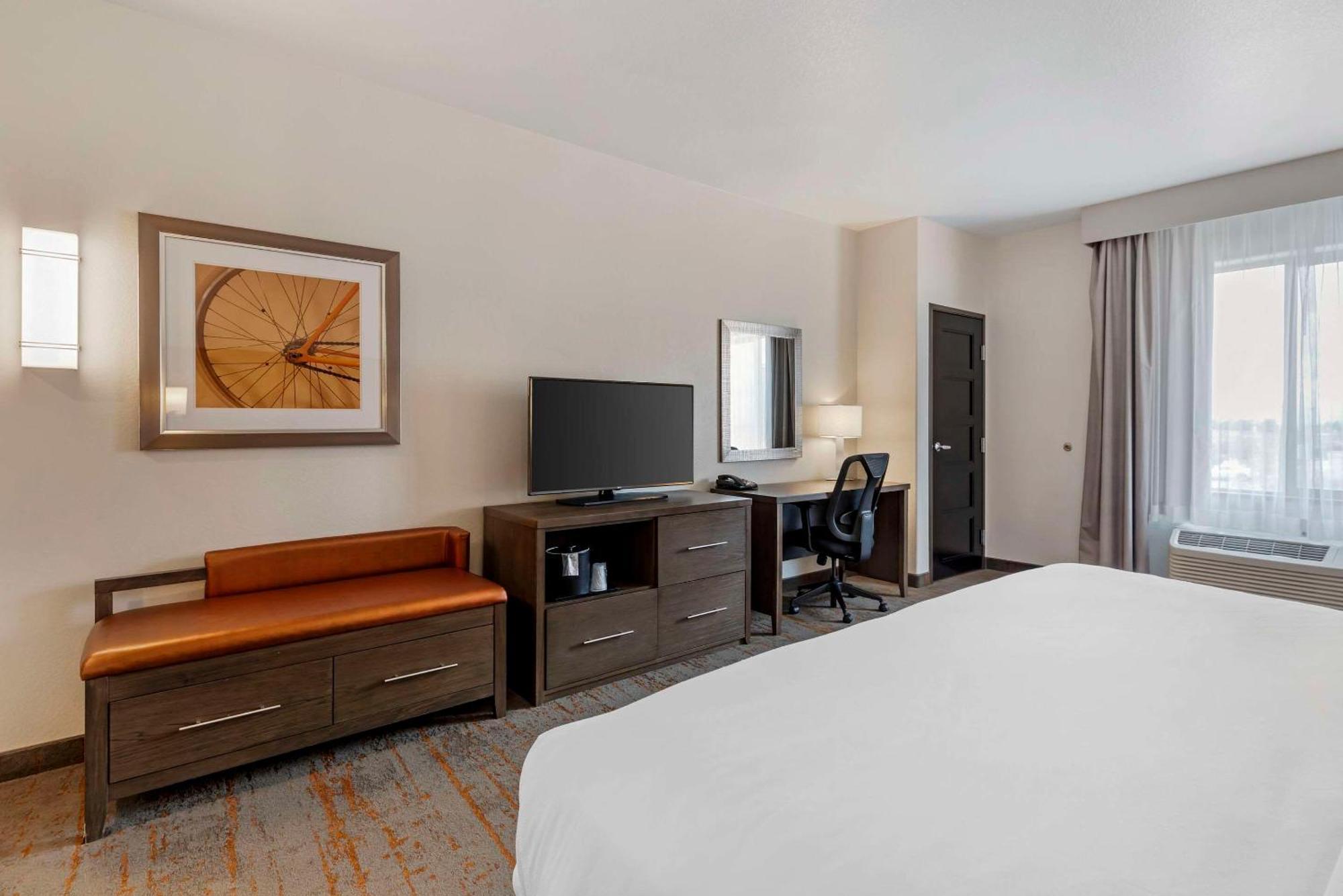 Comfort & Denver Ne Medical Center Hotel 2*