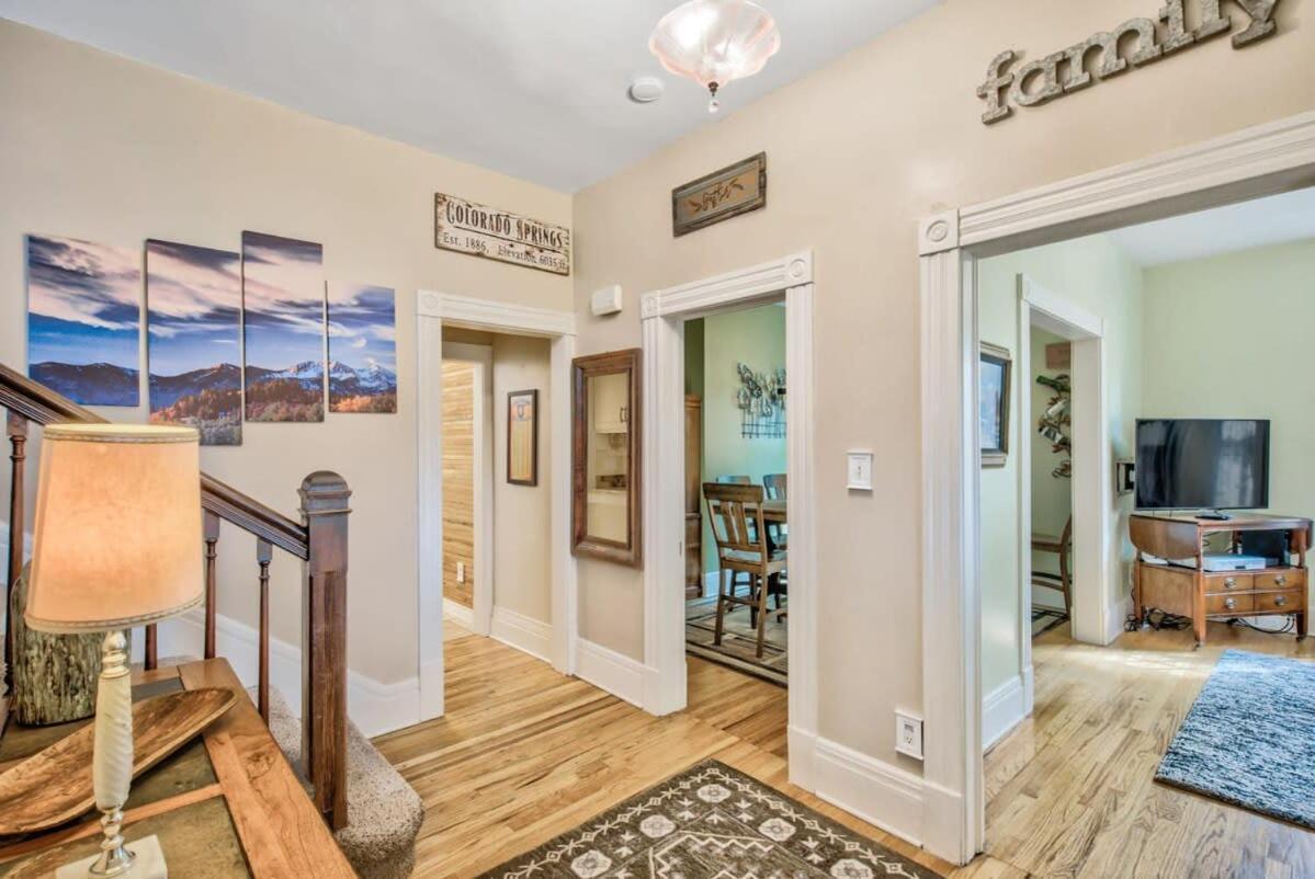 Casa de férias Victorian Charm With Hot Tub & Fire Pit Downtown Colorado Springs