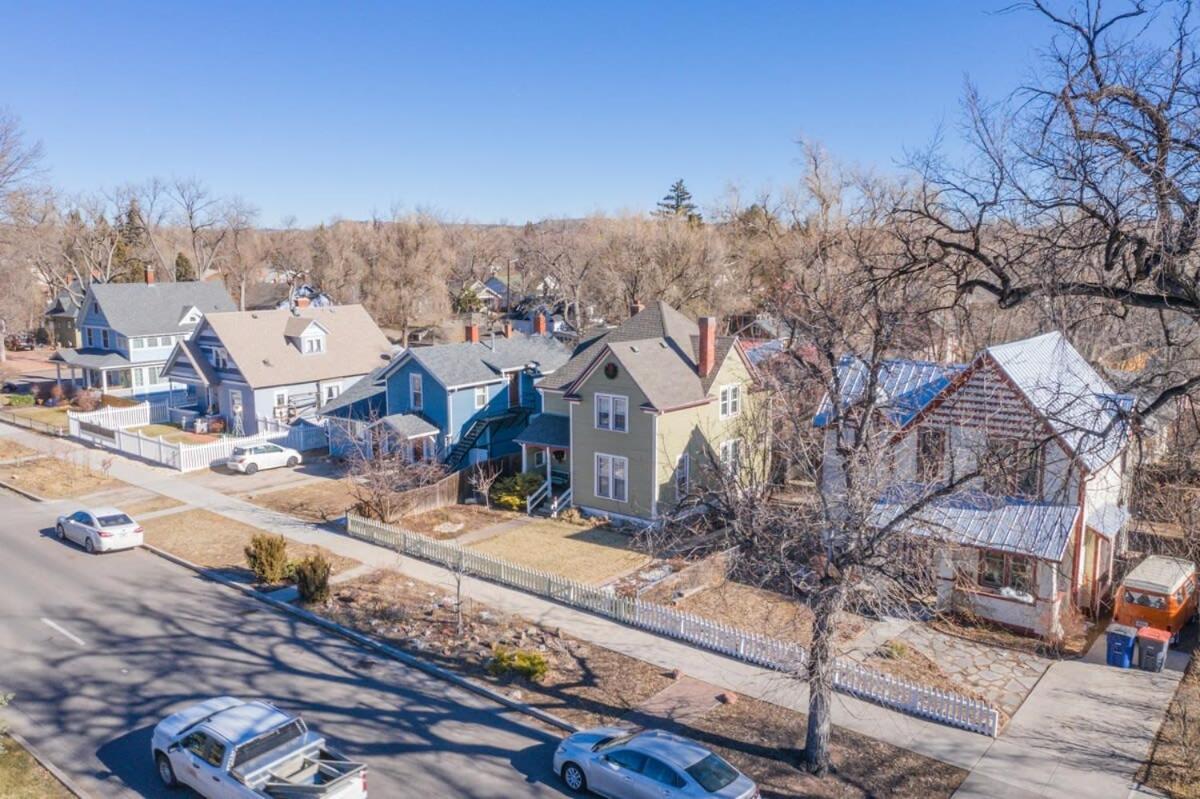 Casa de férias Victorian Charm With Hot Tub & Fire Pit Downtown