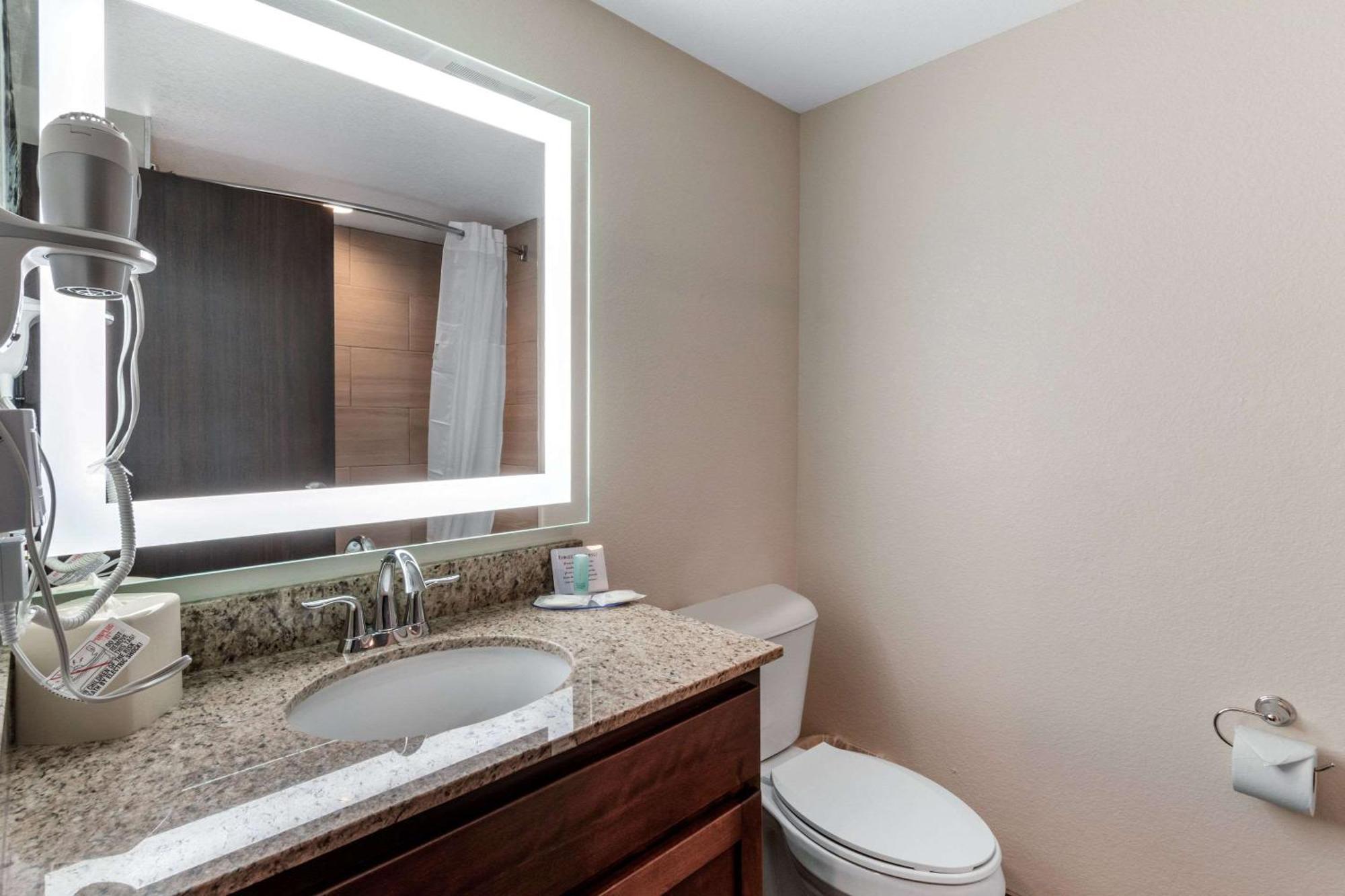 Hotel Mainstay International Airport 3*