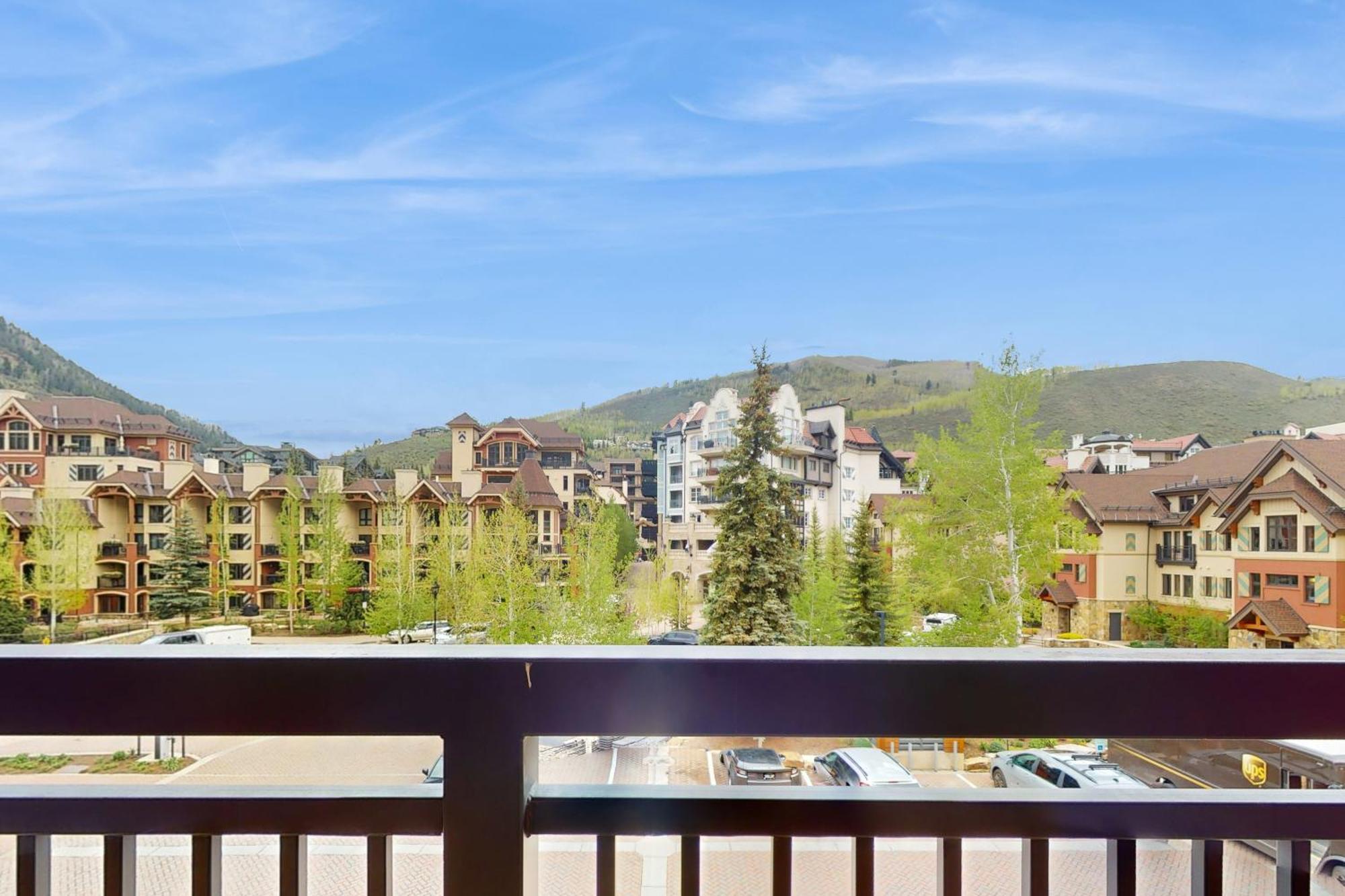Lion Square Apartment