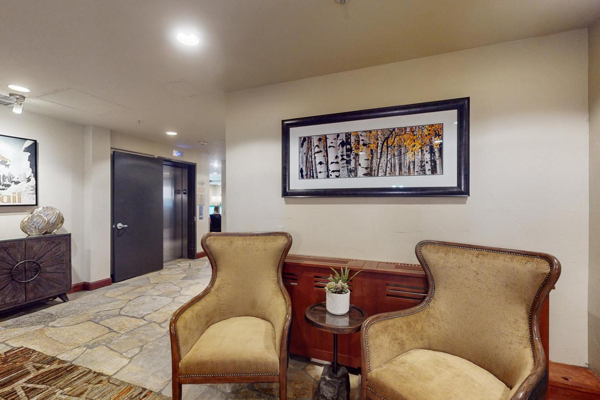 Lion Square Apartment *