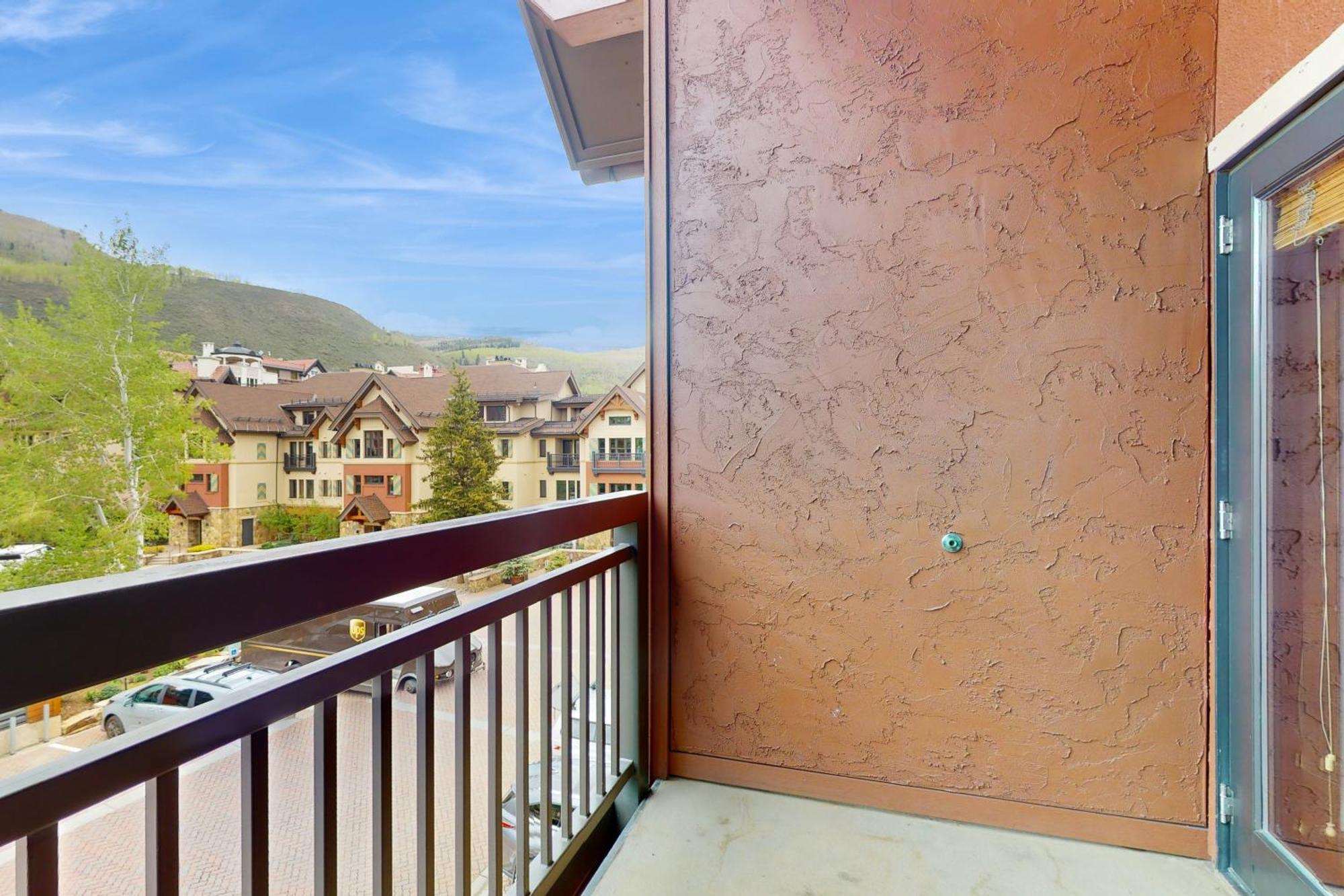 Lion Square Apartment *