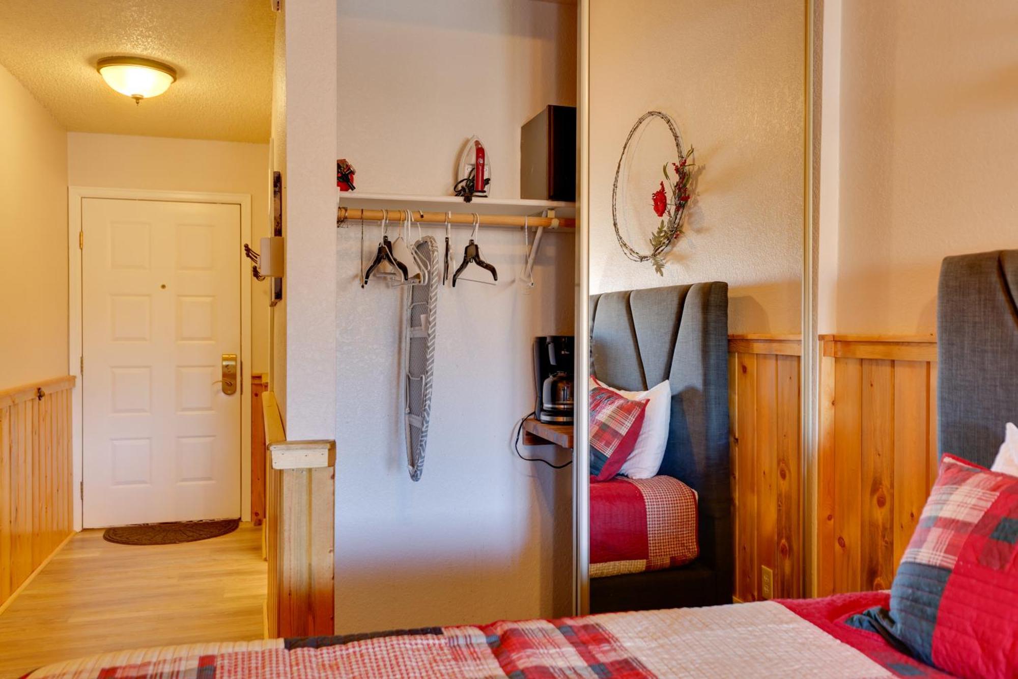 Apartment Resort-style Near Skiing And Hiking! *