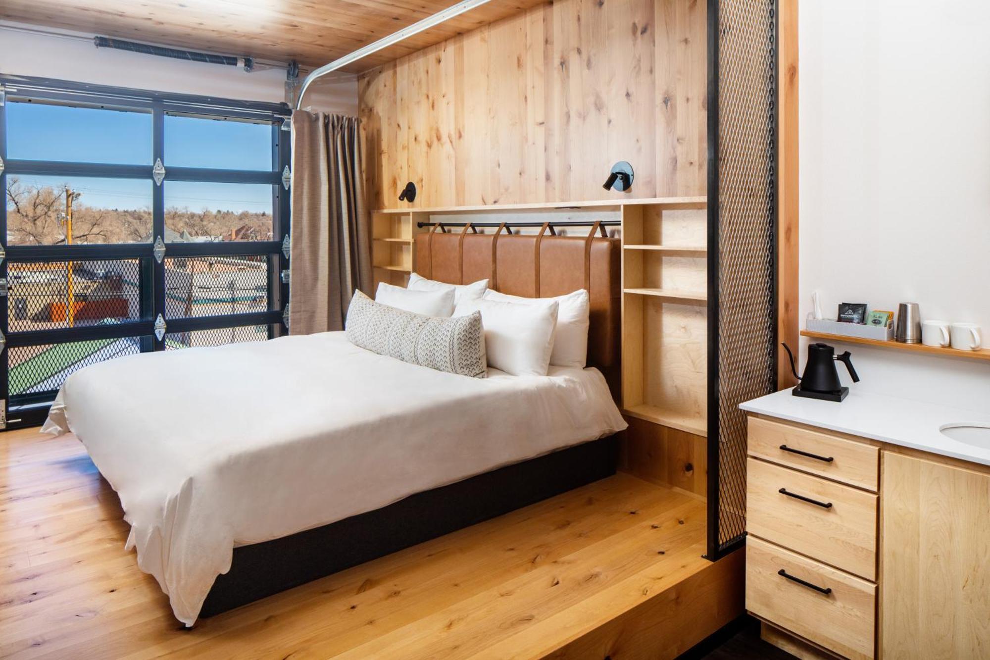 Hotel Kinship Landing Colorado Springs