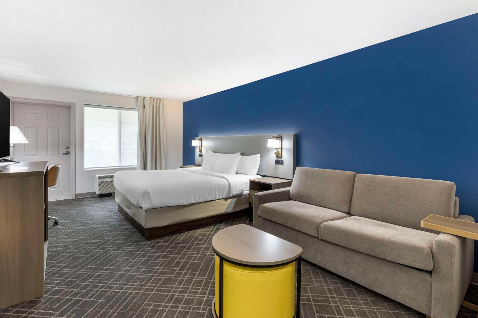 Comfort & On The River Hotel 3*