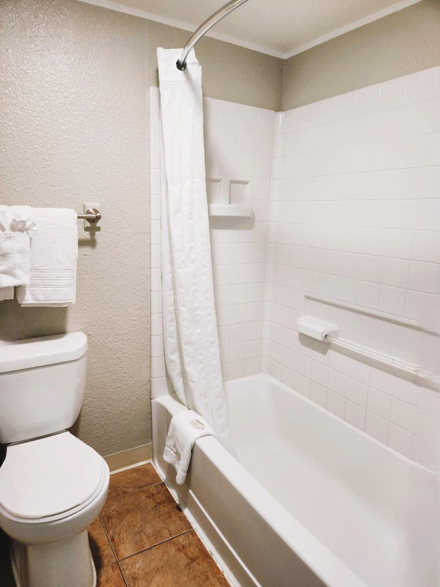 Motel Days By Wyndham Downtown 2*