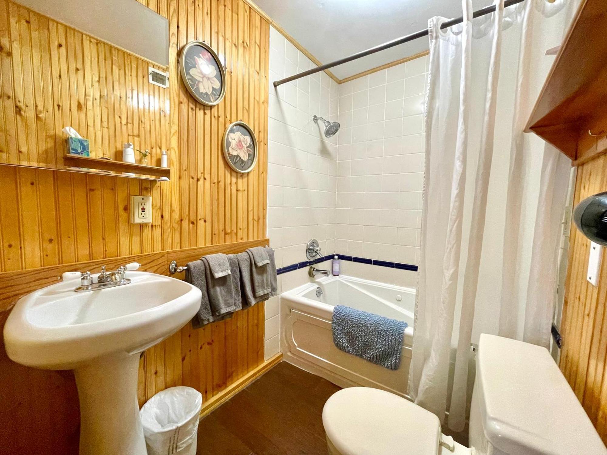 Fireside & Bed & Breakfast 2*