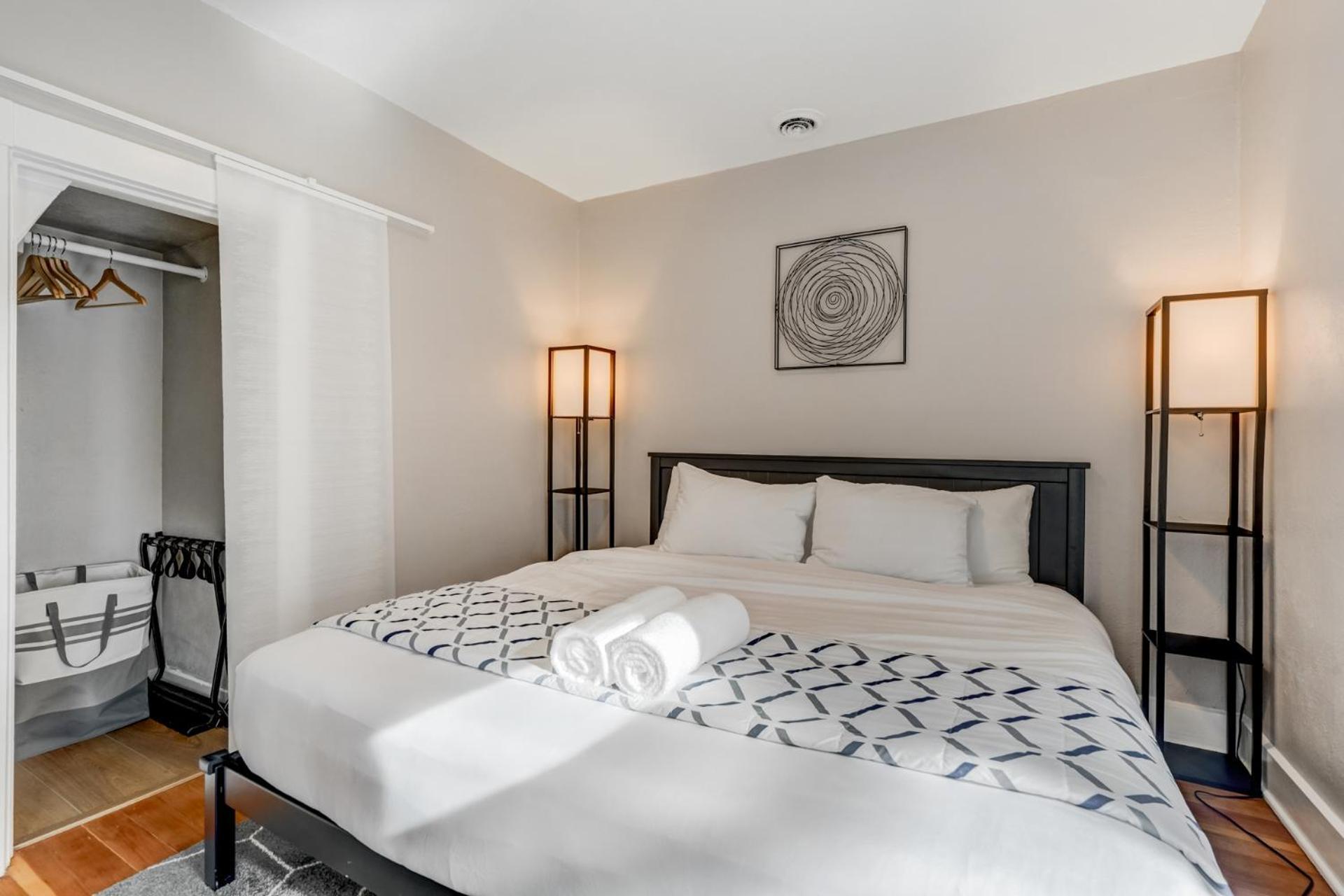Downtown Getaway - Balcony - King Beds Casa de férias