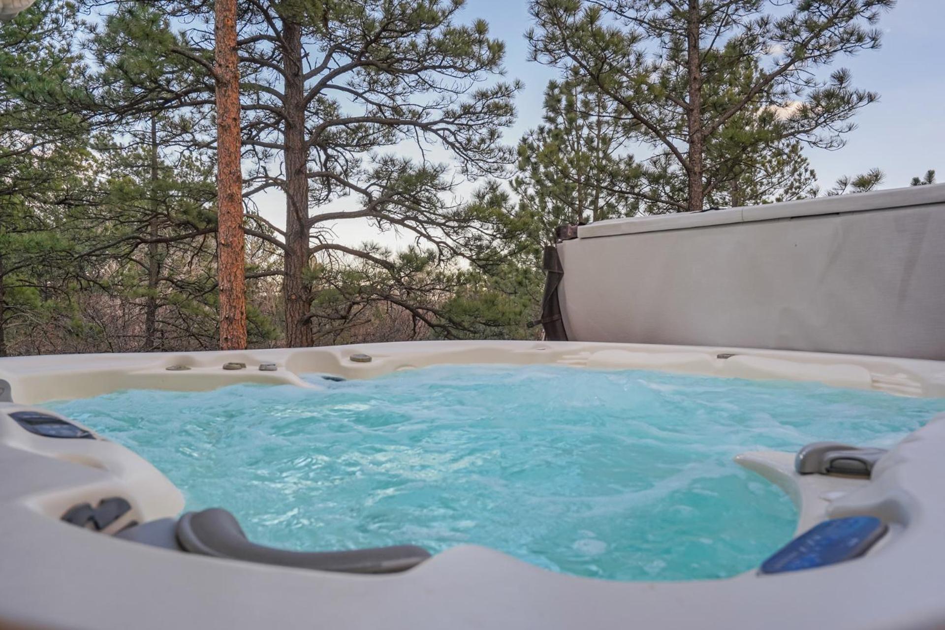 El Dorado- Cozy Retreat-hot Tub-upper Level Holiday home *