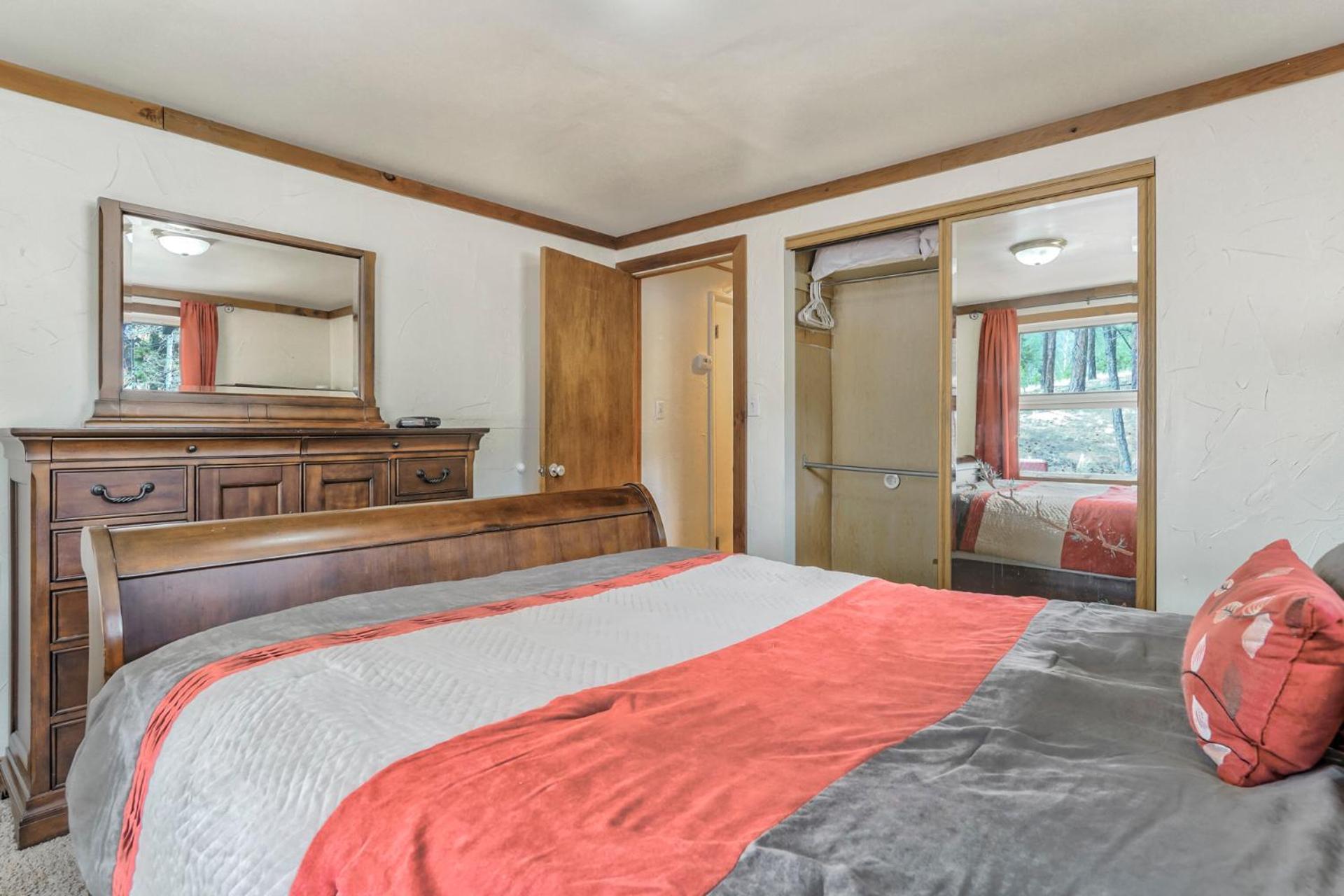 Pikes Peak Stunning Views! Hot Tub! Pet Friendly! Woodland Park