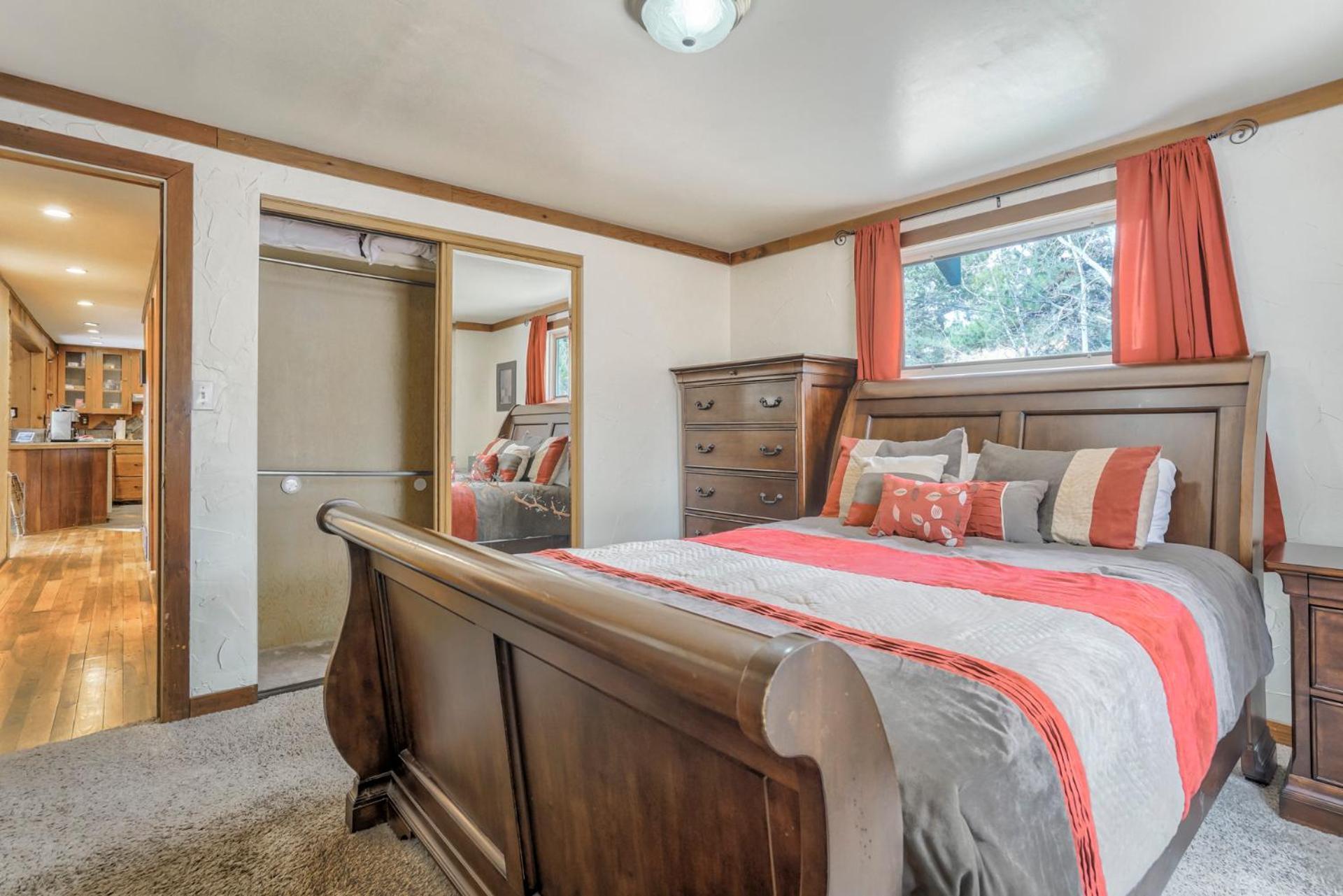 Holiday home Pikes Peak Stunning Views! Hot Tub! Pet Friendly!