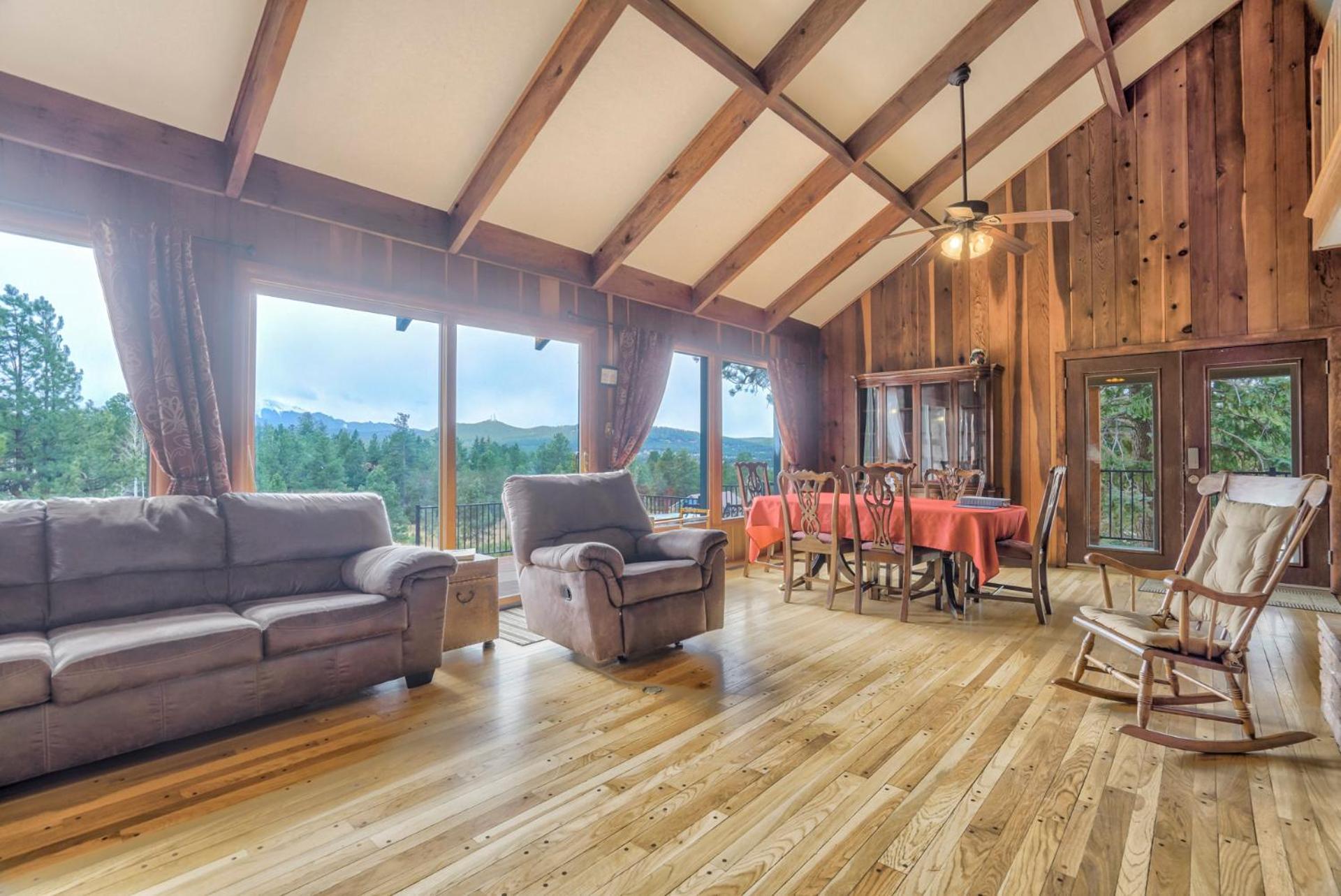 Holiday home Pikes Peak Stunning Views! Hot Tub! Pet Friendly!