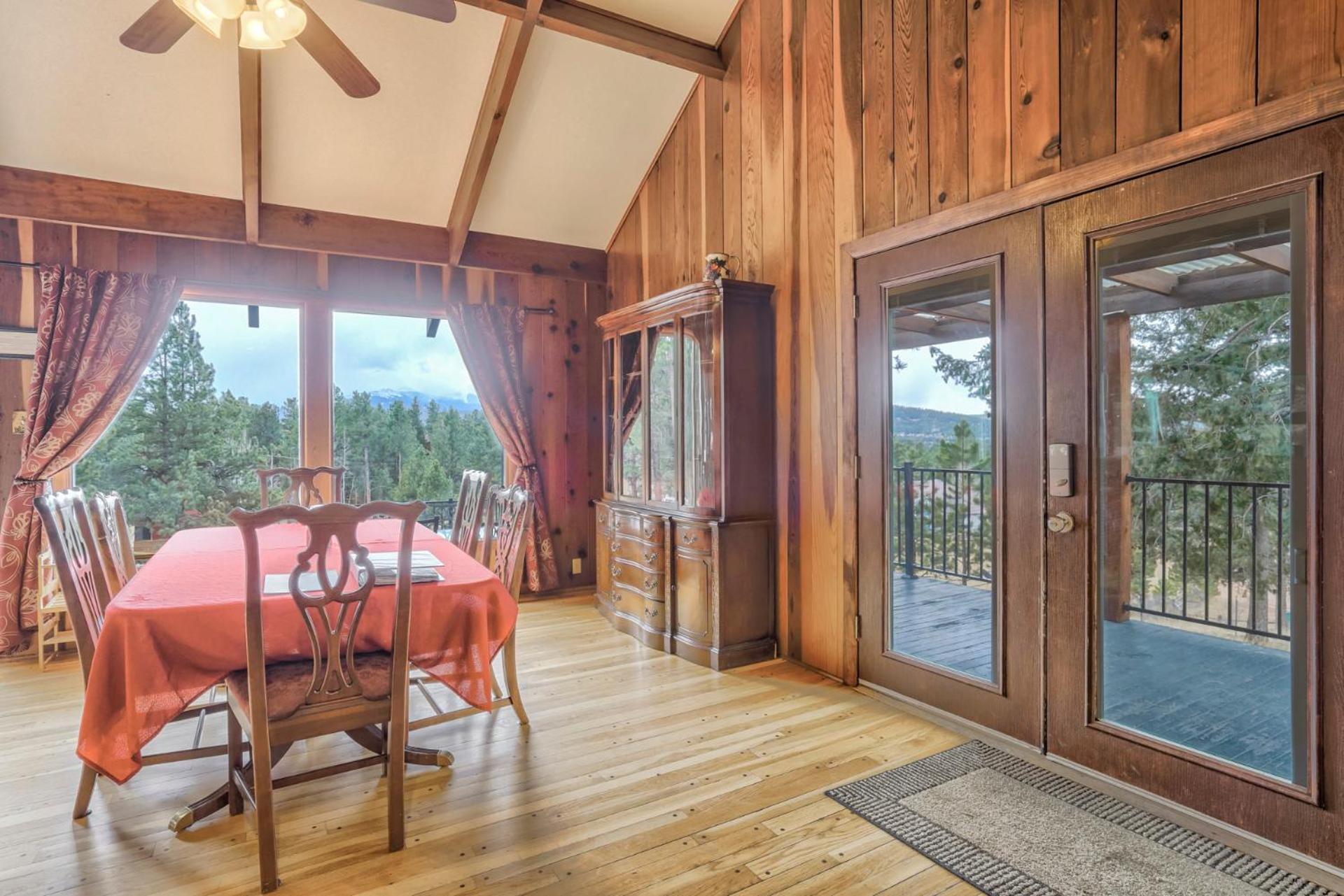 Pikes Peak Stunning Views! Hot Tub! Pet Friendly! Holiday home Woodland Park