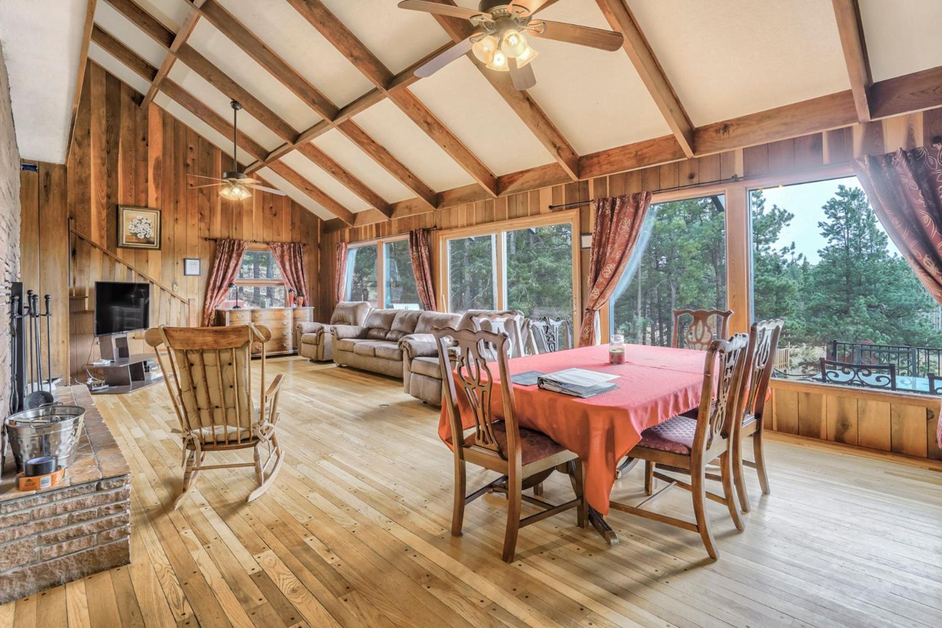 Holiday home Pikes Peak Stunning Views! Hot Tub! Pet Friendly!