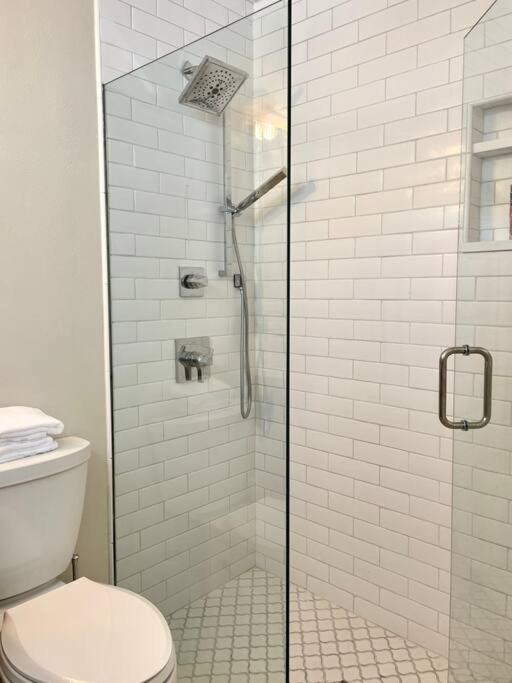 Apartment Beautiful Modern In-town With Kitchenette