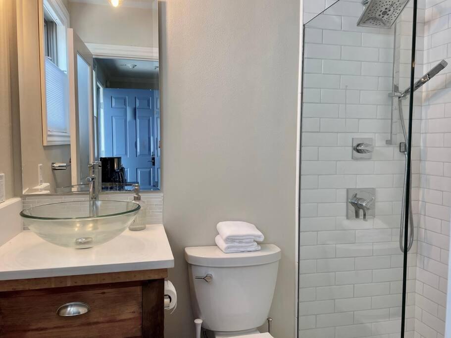 Apartment Beautiful Modern In-town With Kitchenette *