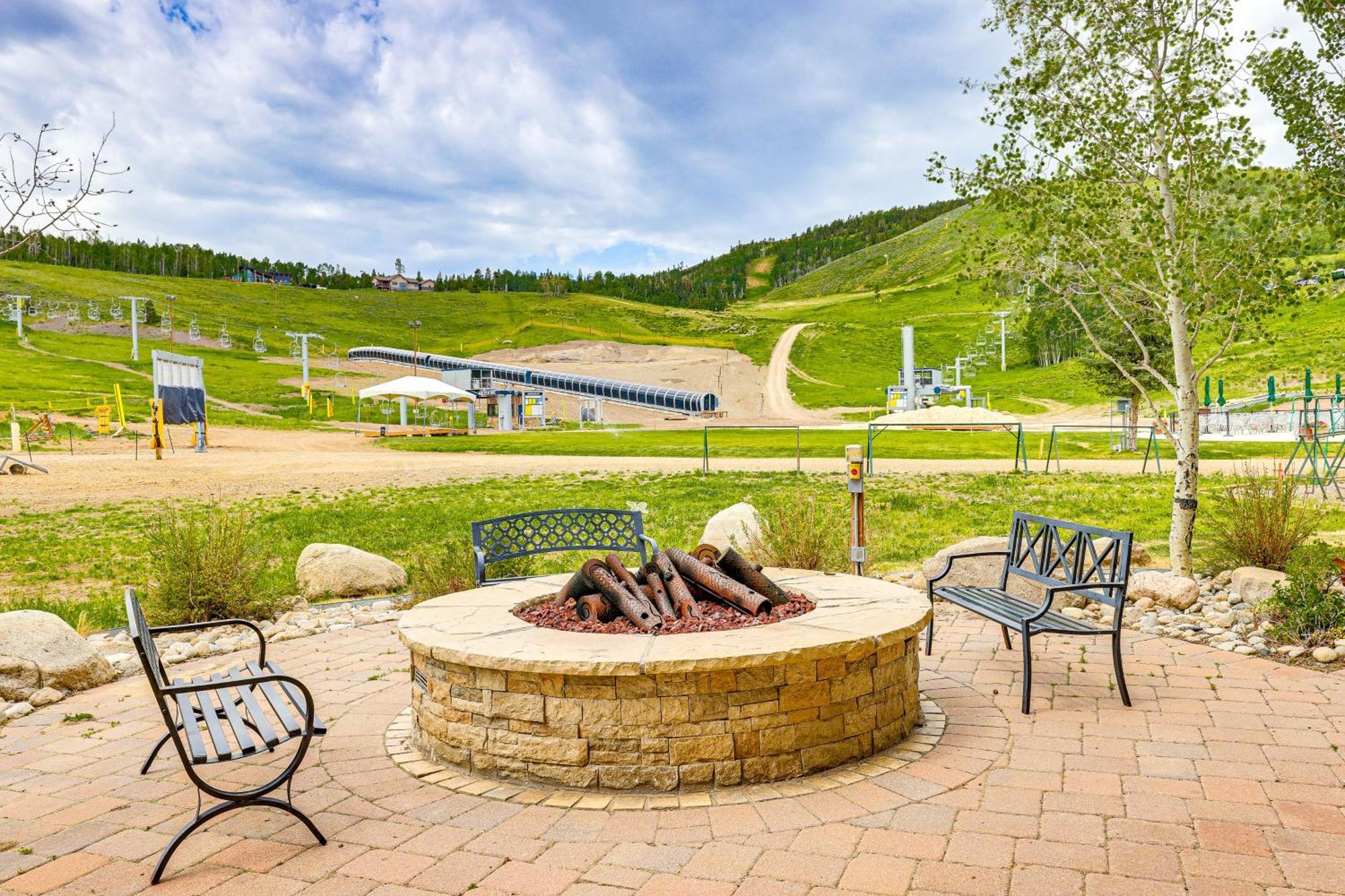 Ski-inandski-out Penthouse With Mountain Views! Apartment Granby