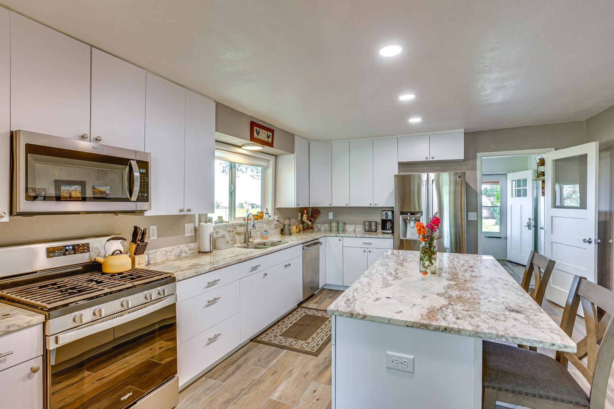 Charming With Mountain Views And Fire Pit Holiday home
