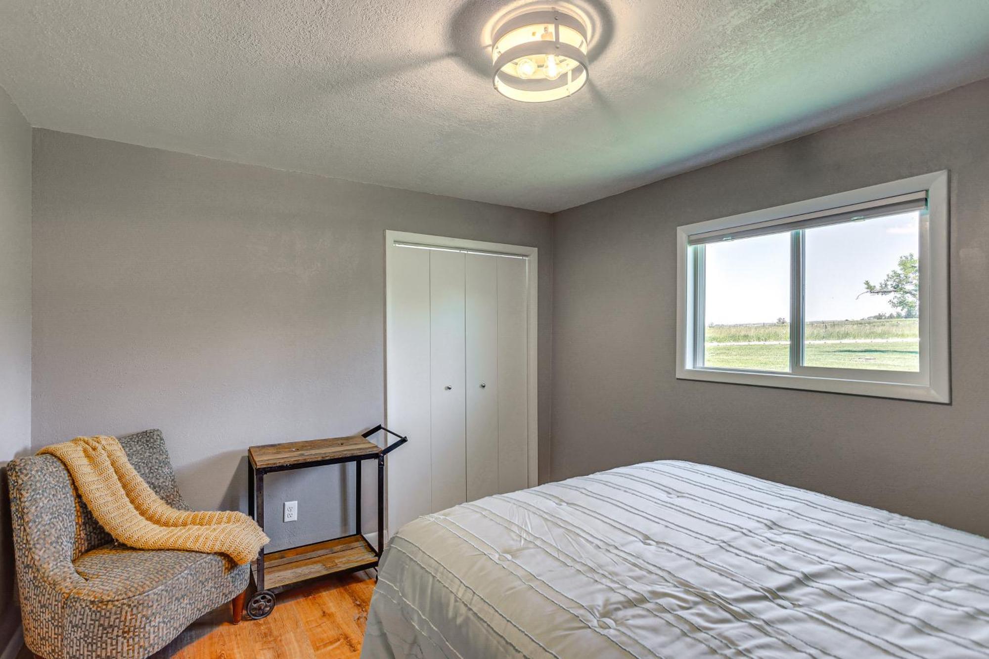 Charming With Mountain Views And Fire Pit Holiday home *