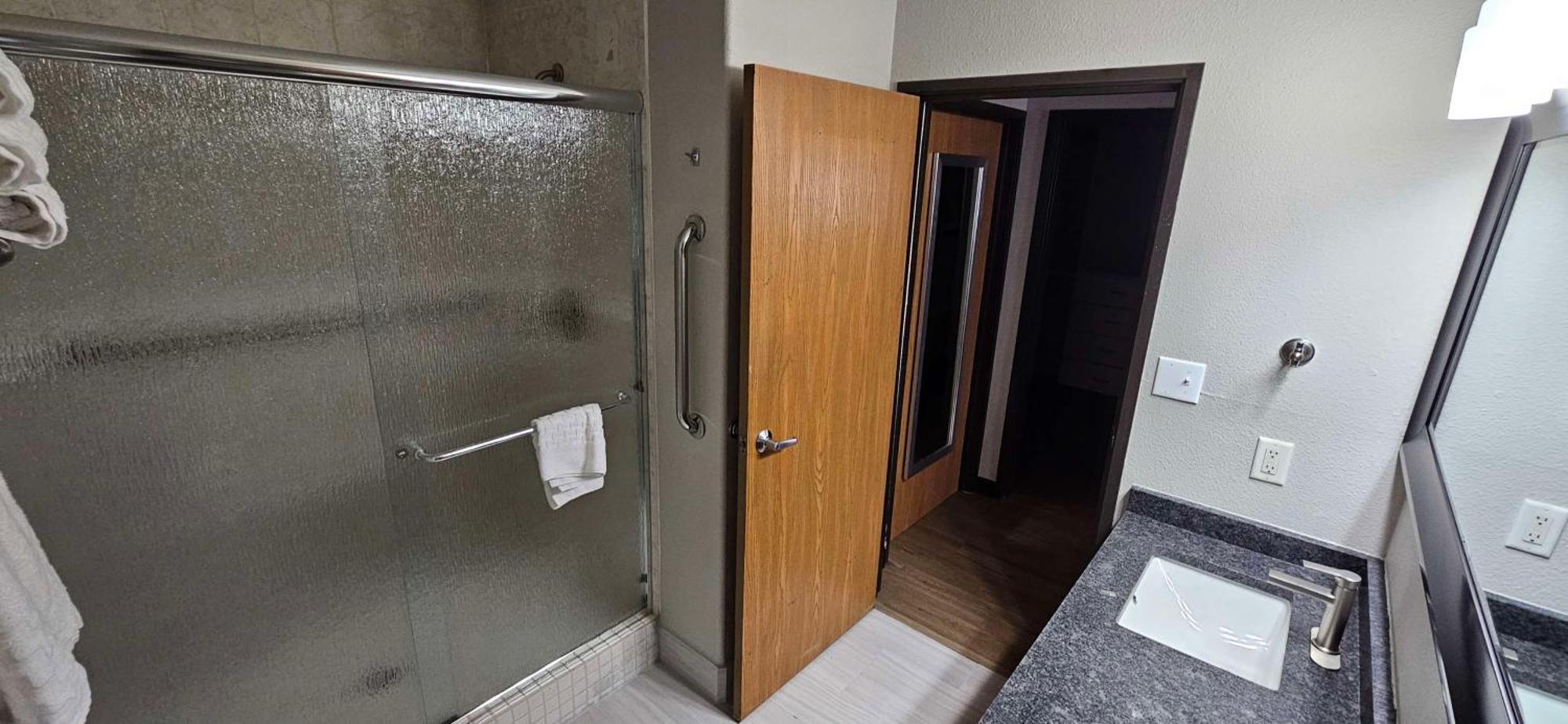 Western Firestone & Hotel 3*