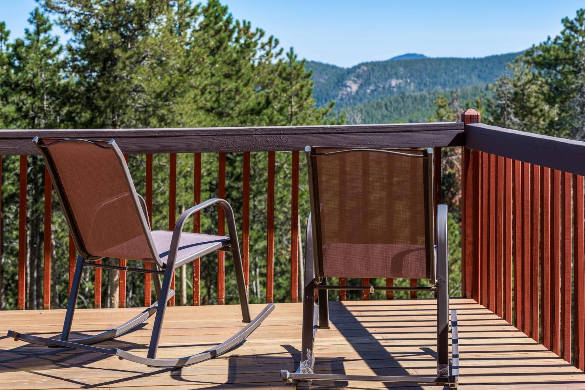 Mountain View Near Downtown & Hiking * Evergreen