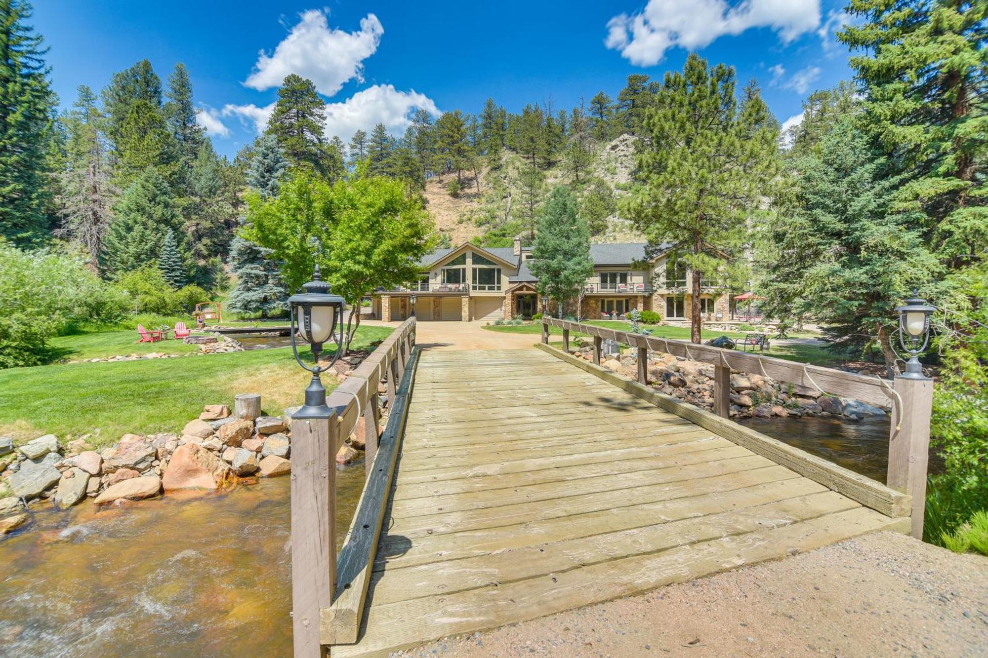 Stunning Mountain On Private Stream Evergreen