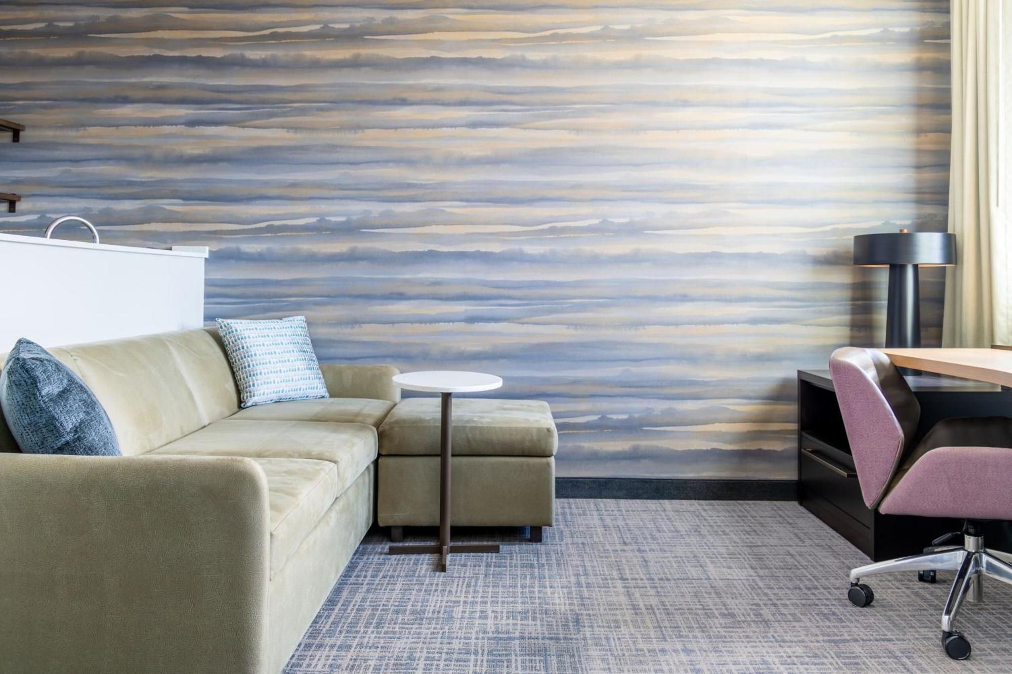 Hotel By Marriott Denver West 3*