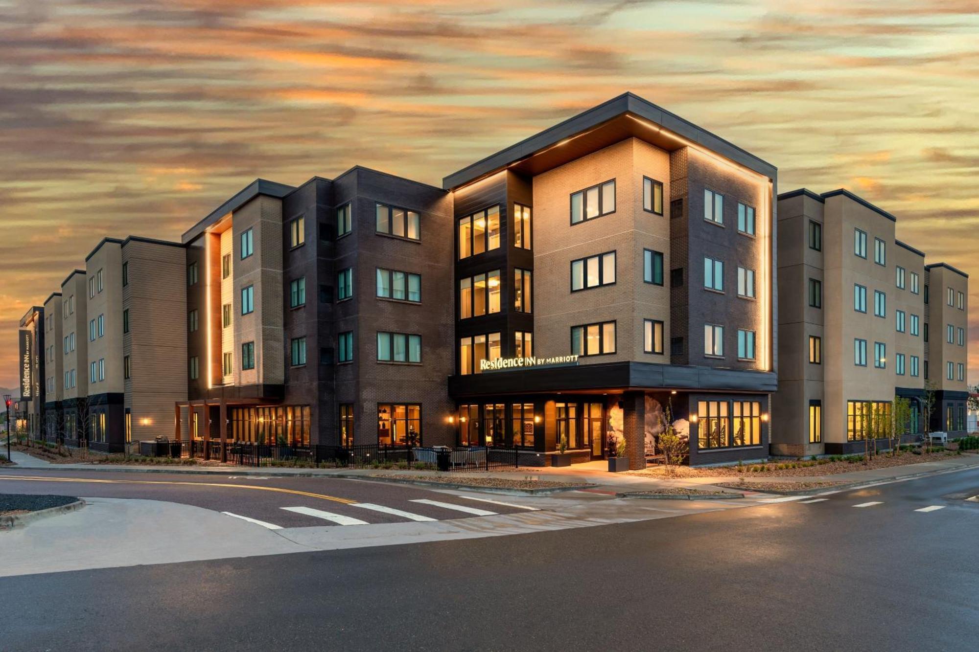 Hotel By Marriott Denver West 3*
