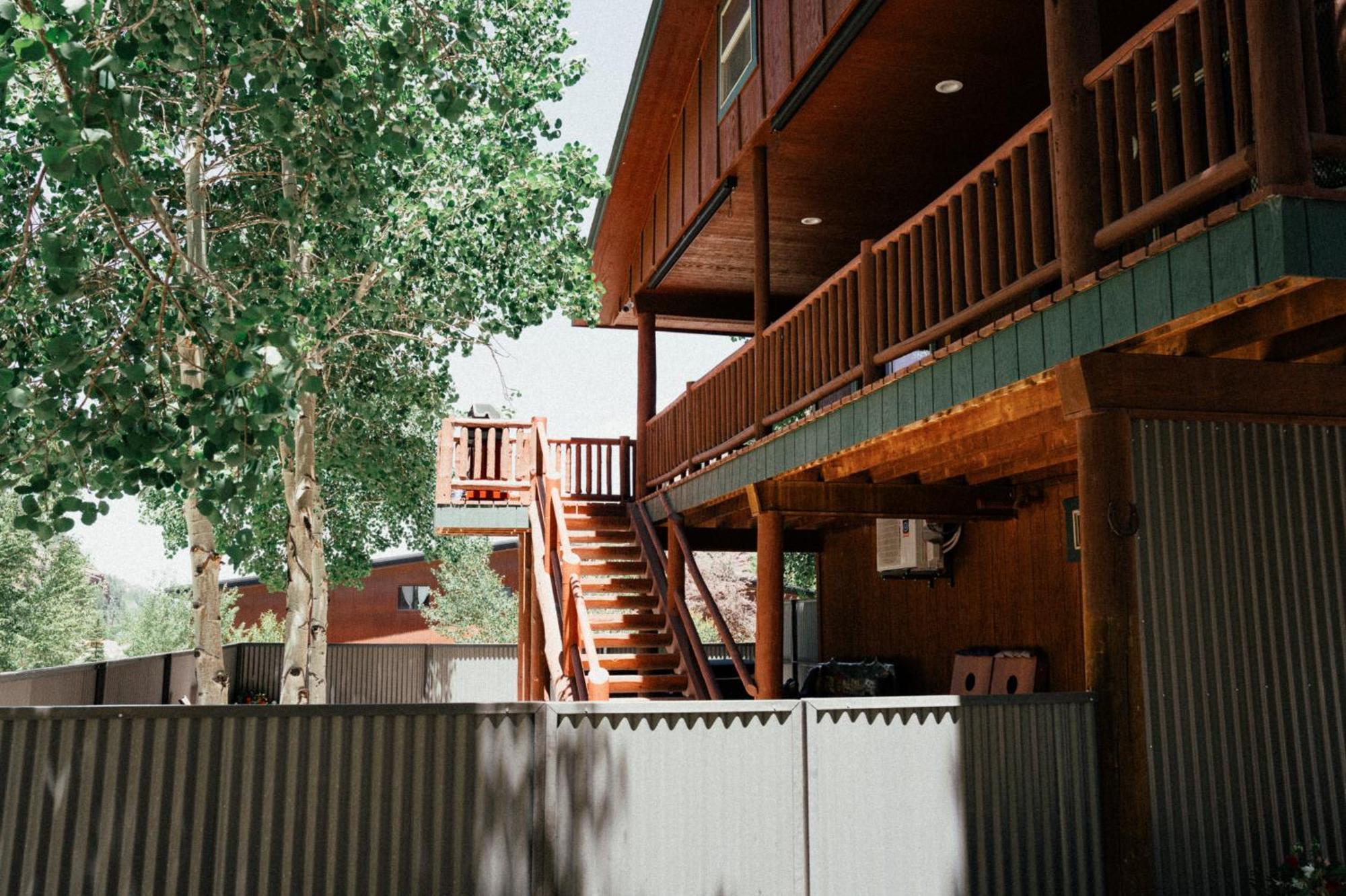 Lodge Riverside - & *