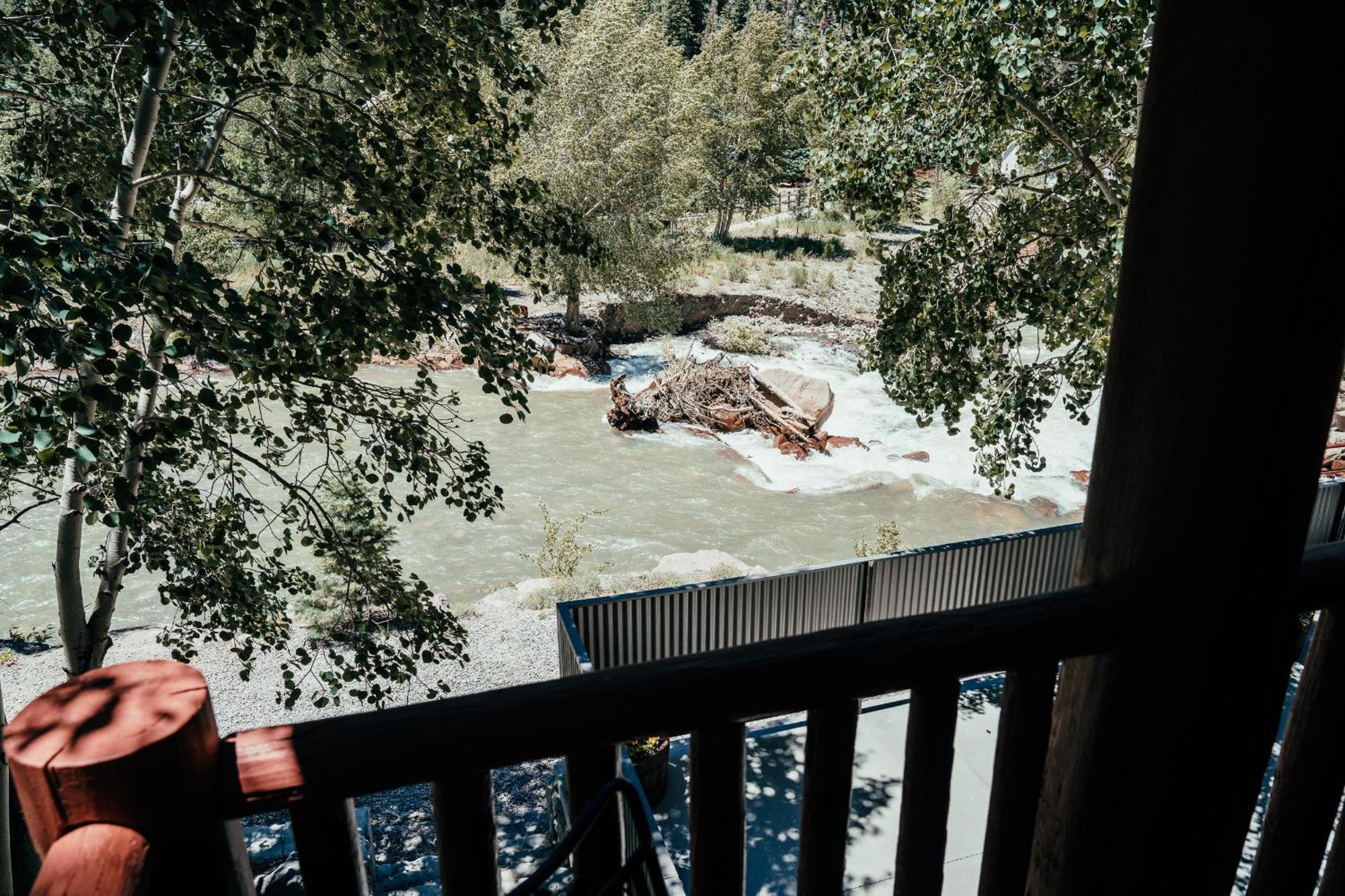 Lodge Riverside - & *