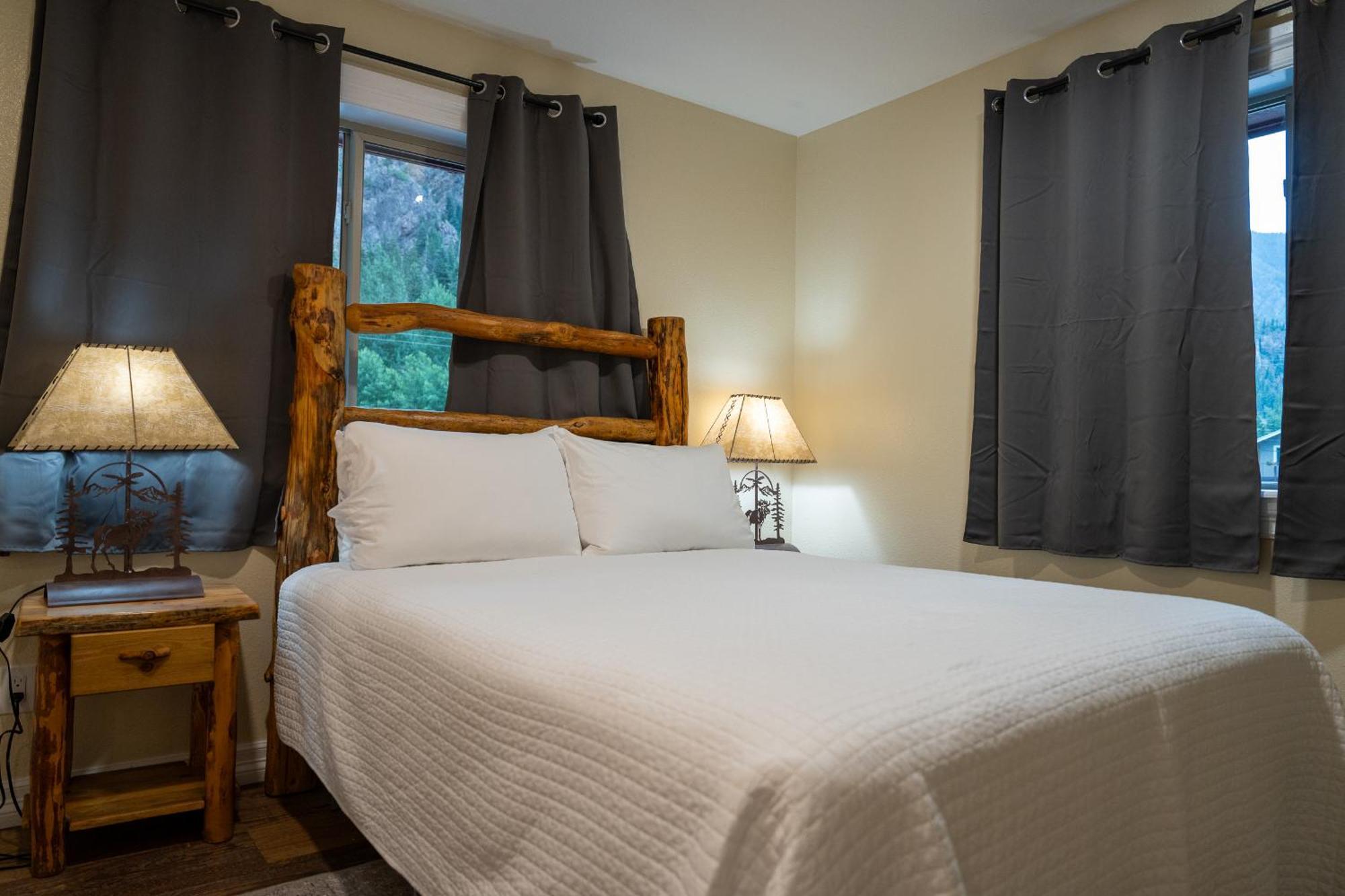 Lodge Riverside - &