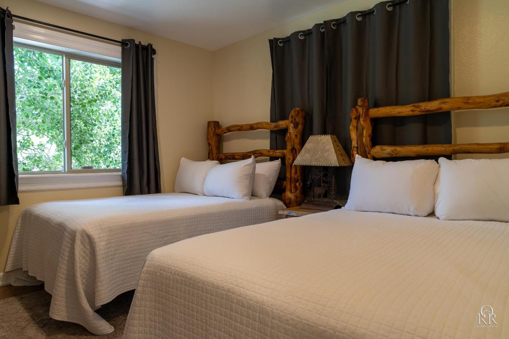 Lodge Riverside - &