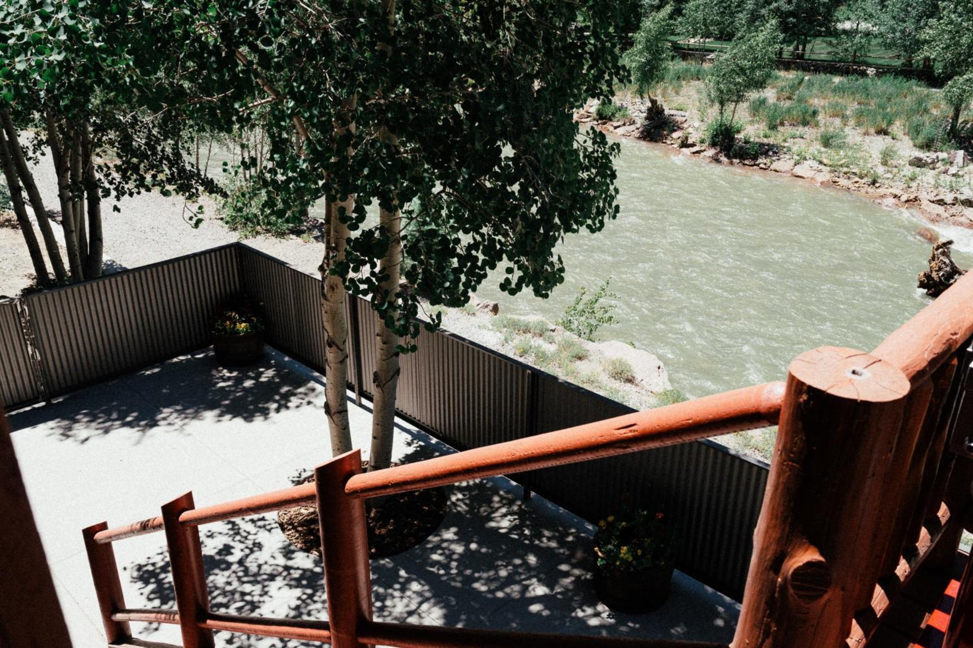 Lodge Riverside - &